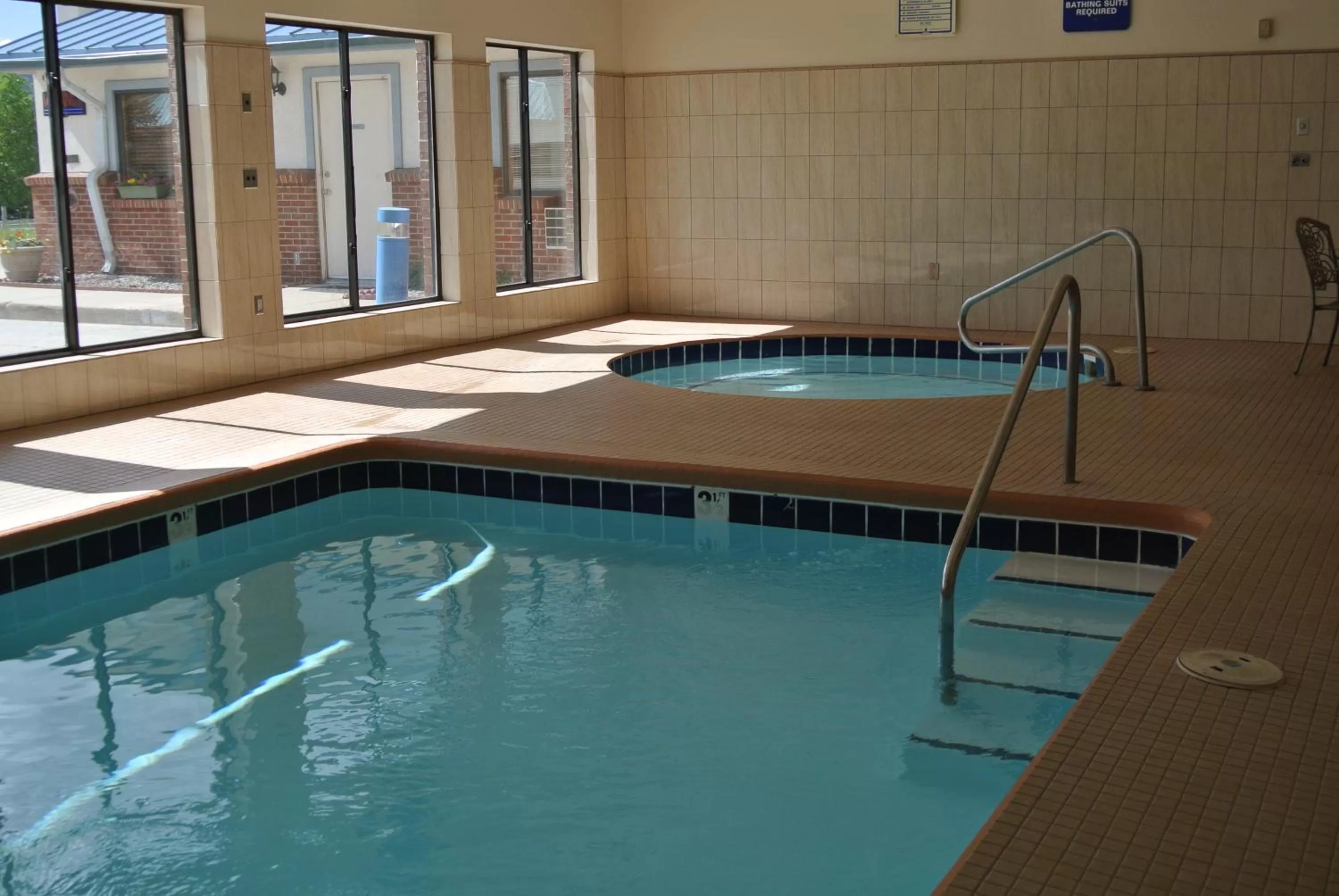 Swimming pool in Luxury Inn & Suites