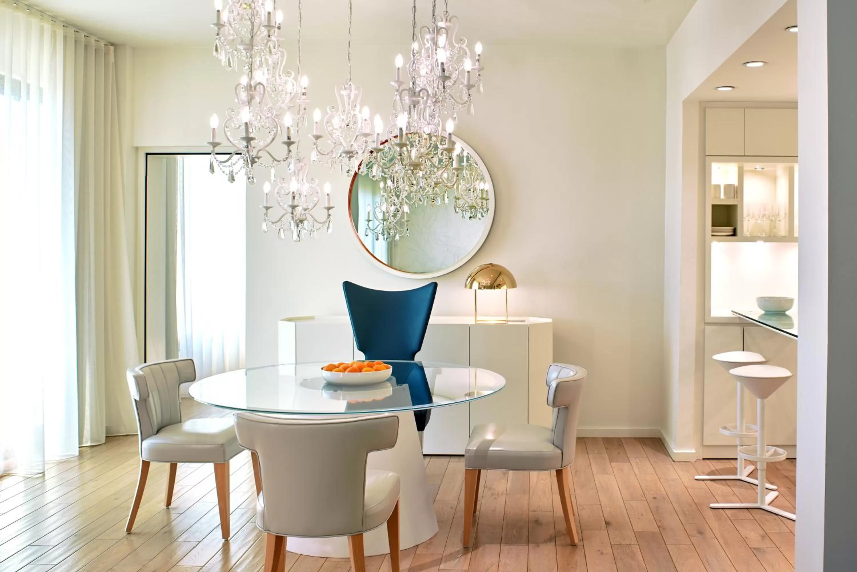 Dining area in Mondrian Los Angeles