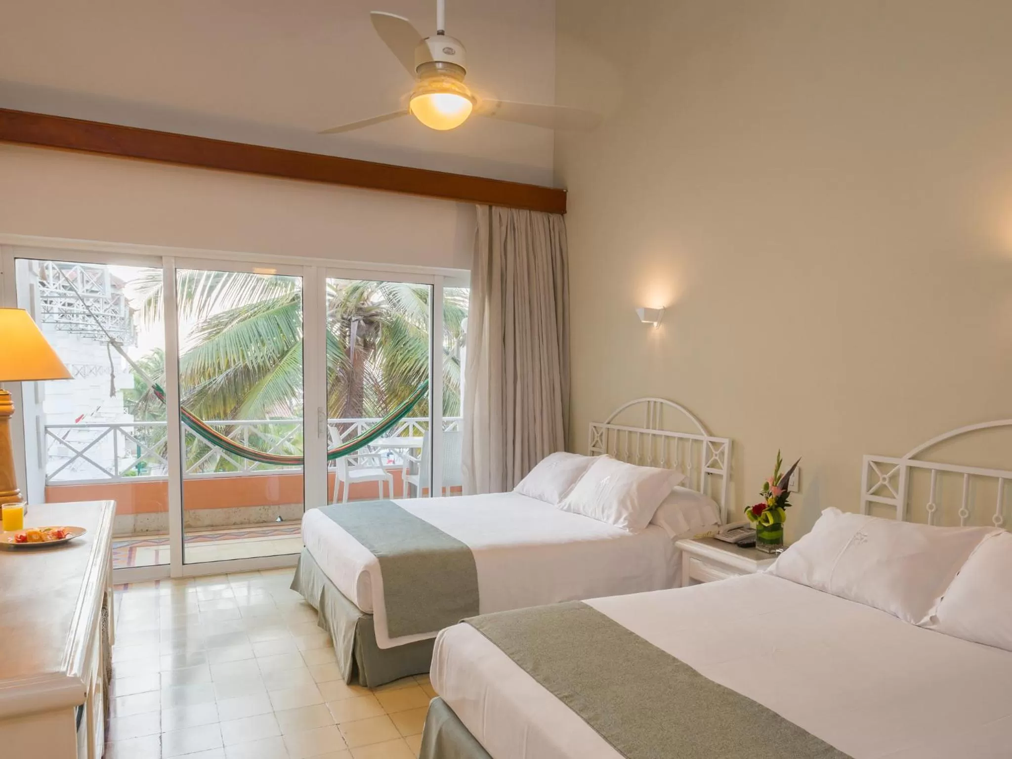 Bed in Hotel Las Americas Casa de Playa