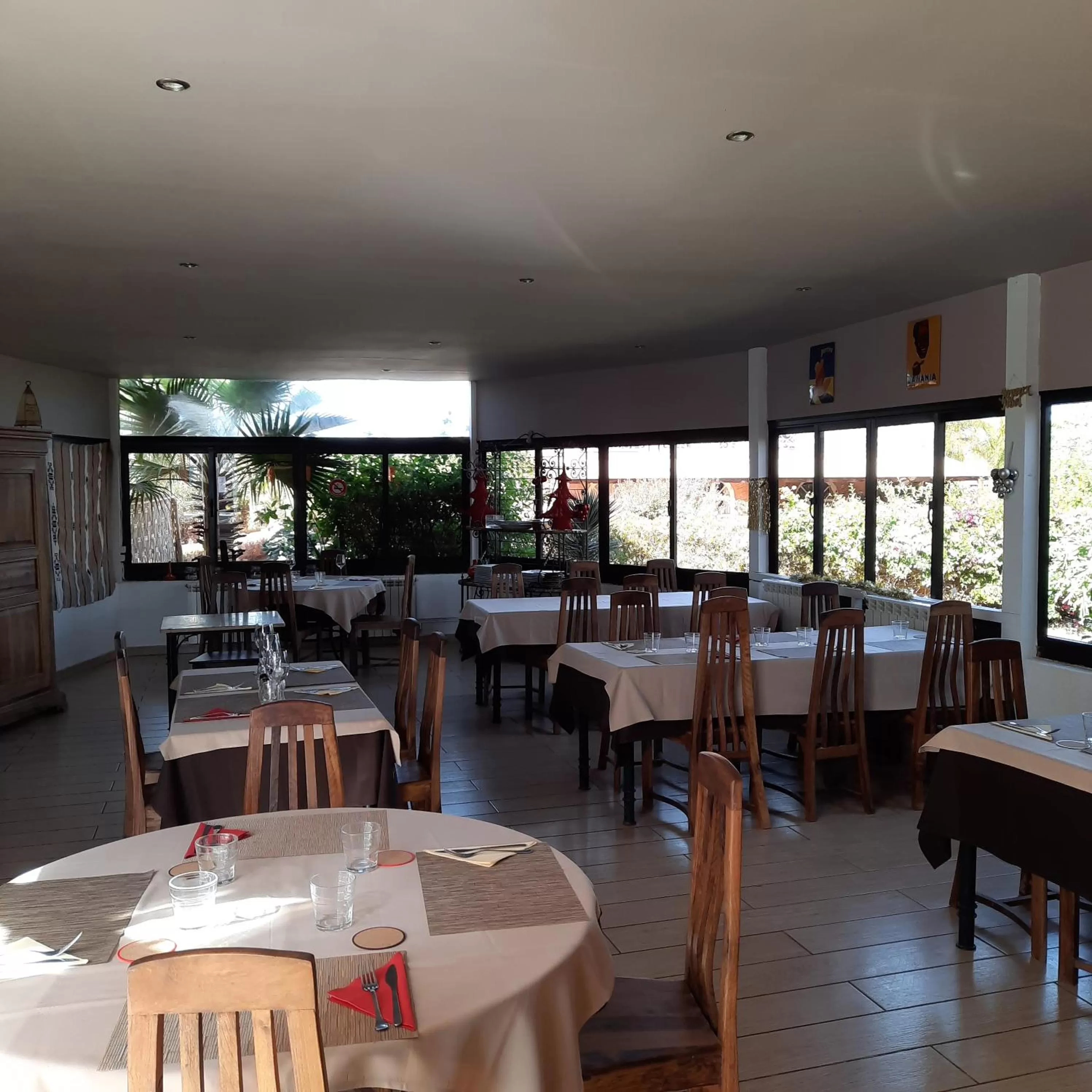 Restaurant/Places to Eat in Résidence Habiba