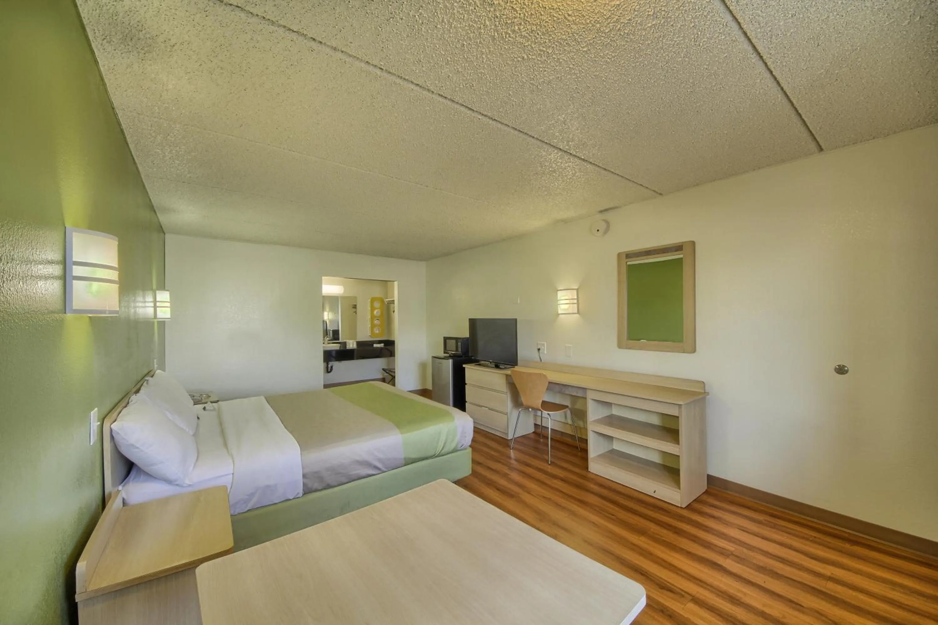 Bedroom, Bed in Motel 6-San Antonio, TX - Northwest Medical Center