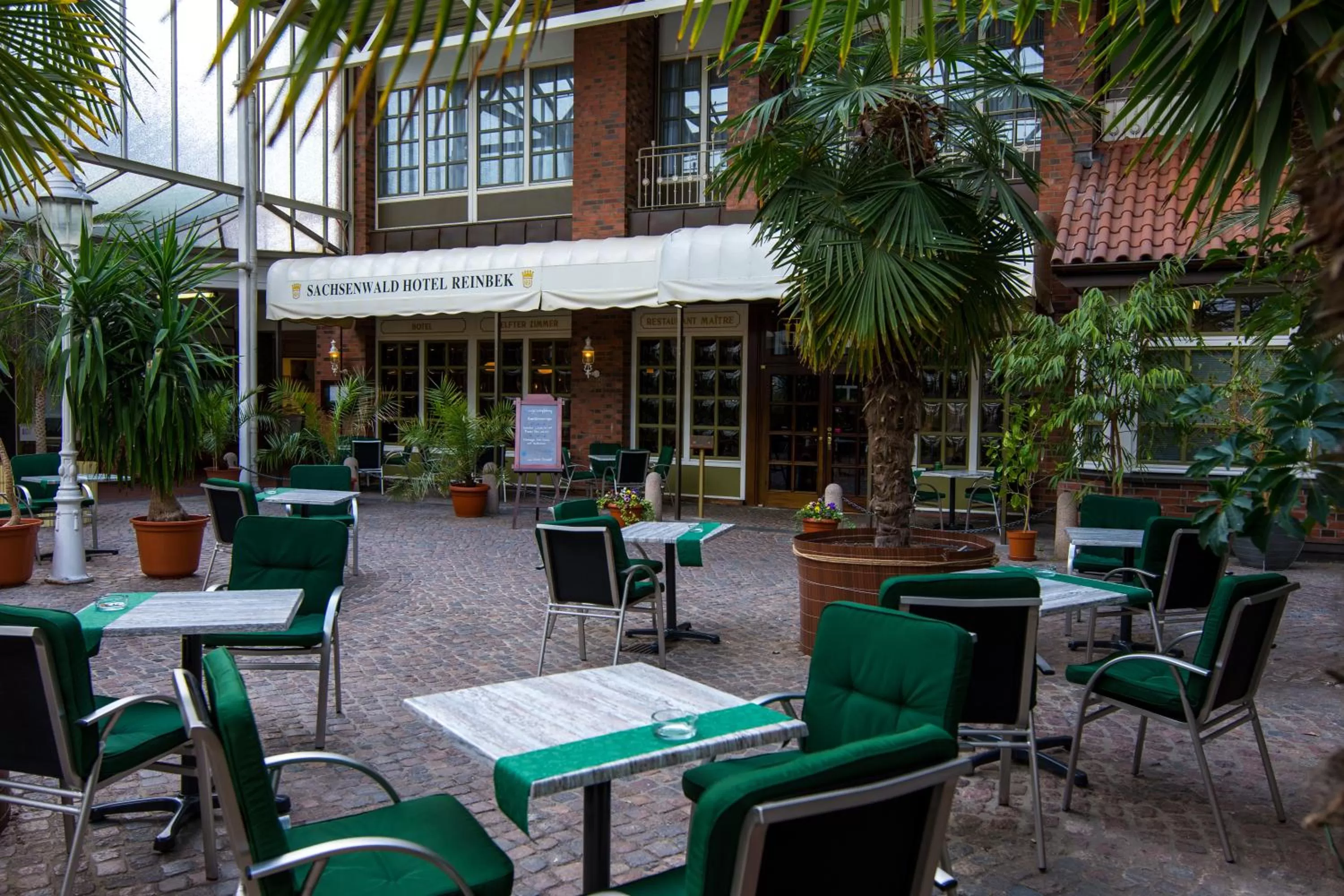 Facade/entrance in Sachsenwald Hotel Reinbek