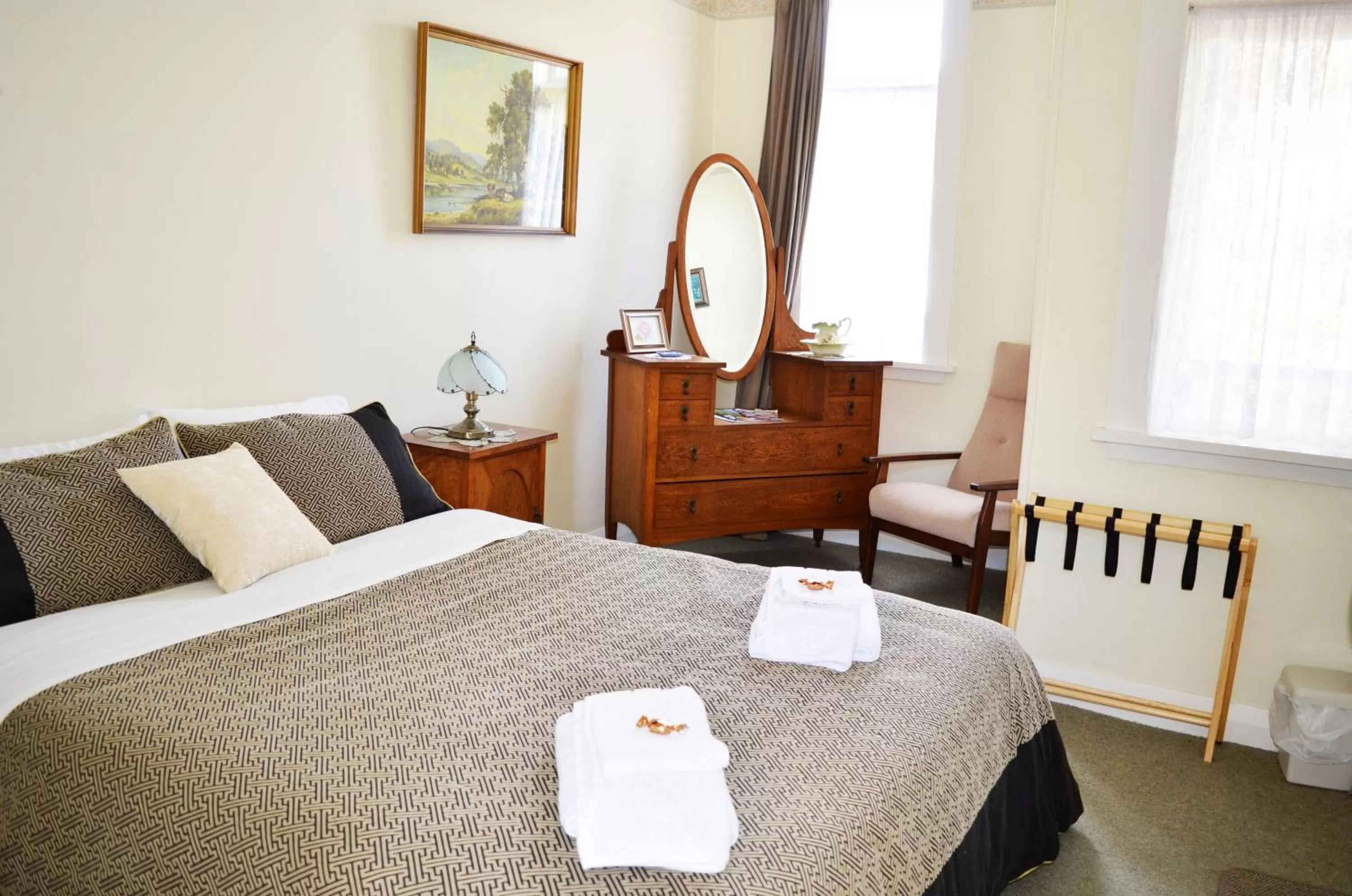 Photo of the whole room, Bed in Braemar House B&B and YHA Hostel