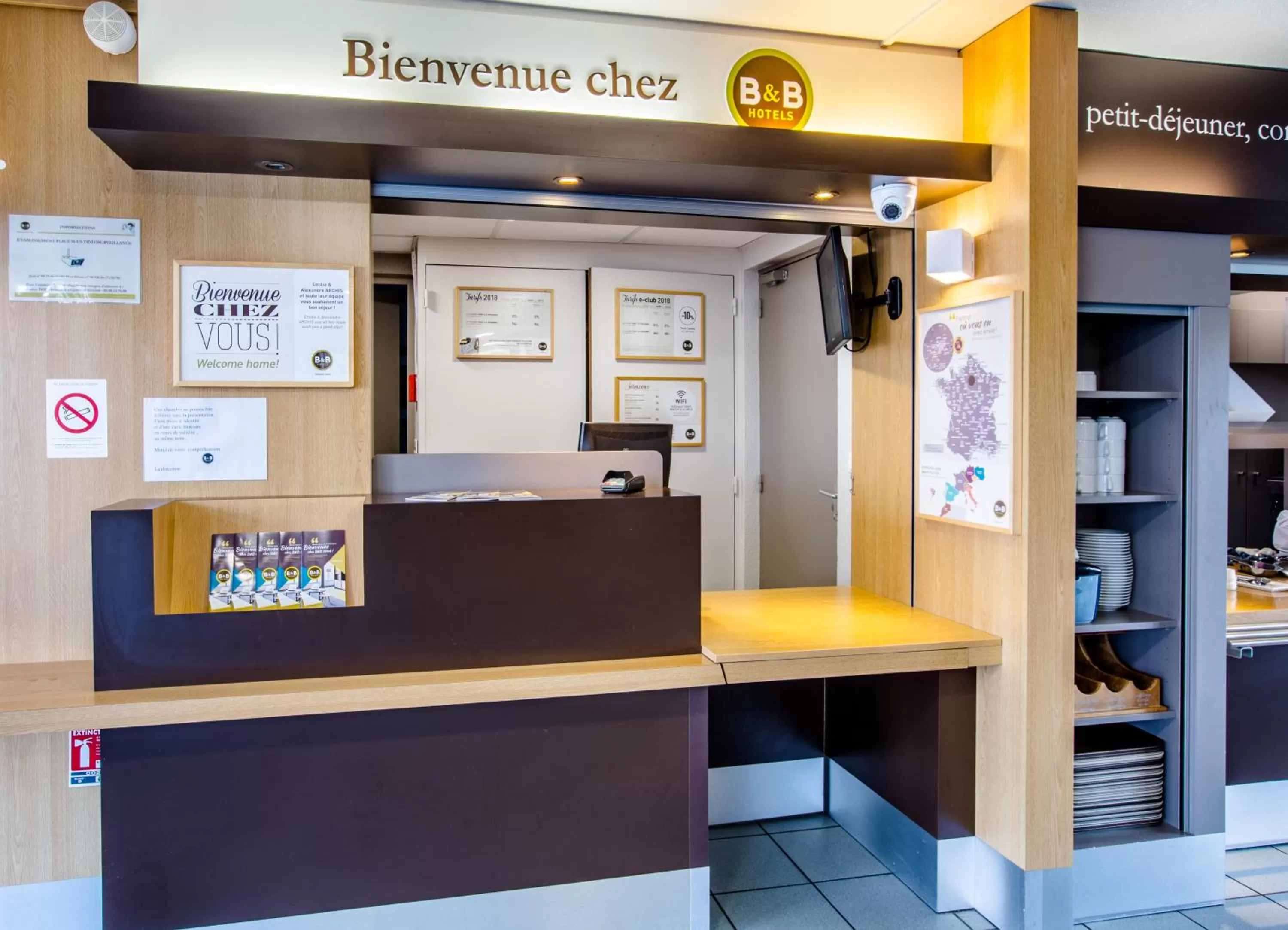 Lobby or reception in B&B HOTEL Orléans