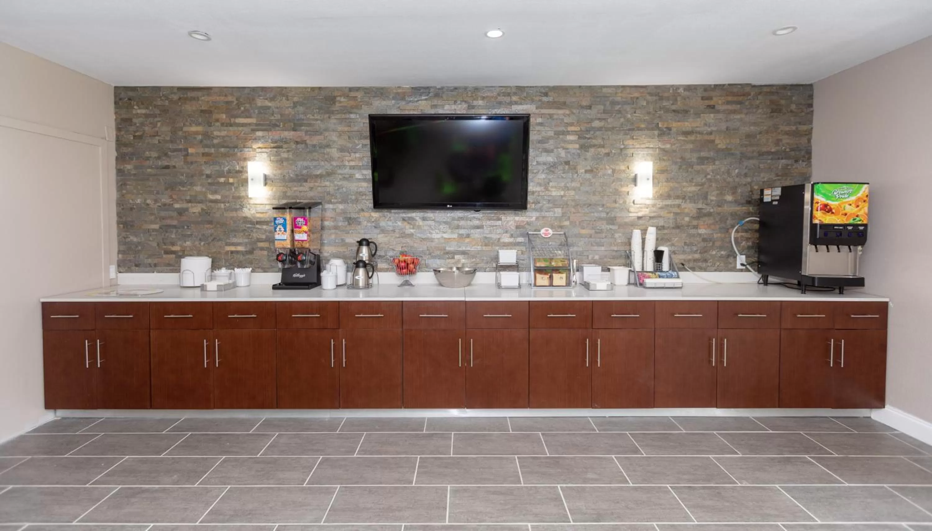 Coffee/tea facilities in Super 8 by Wyndham Goldsboro