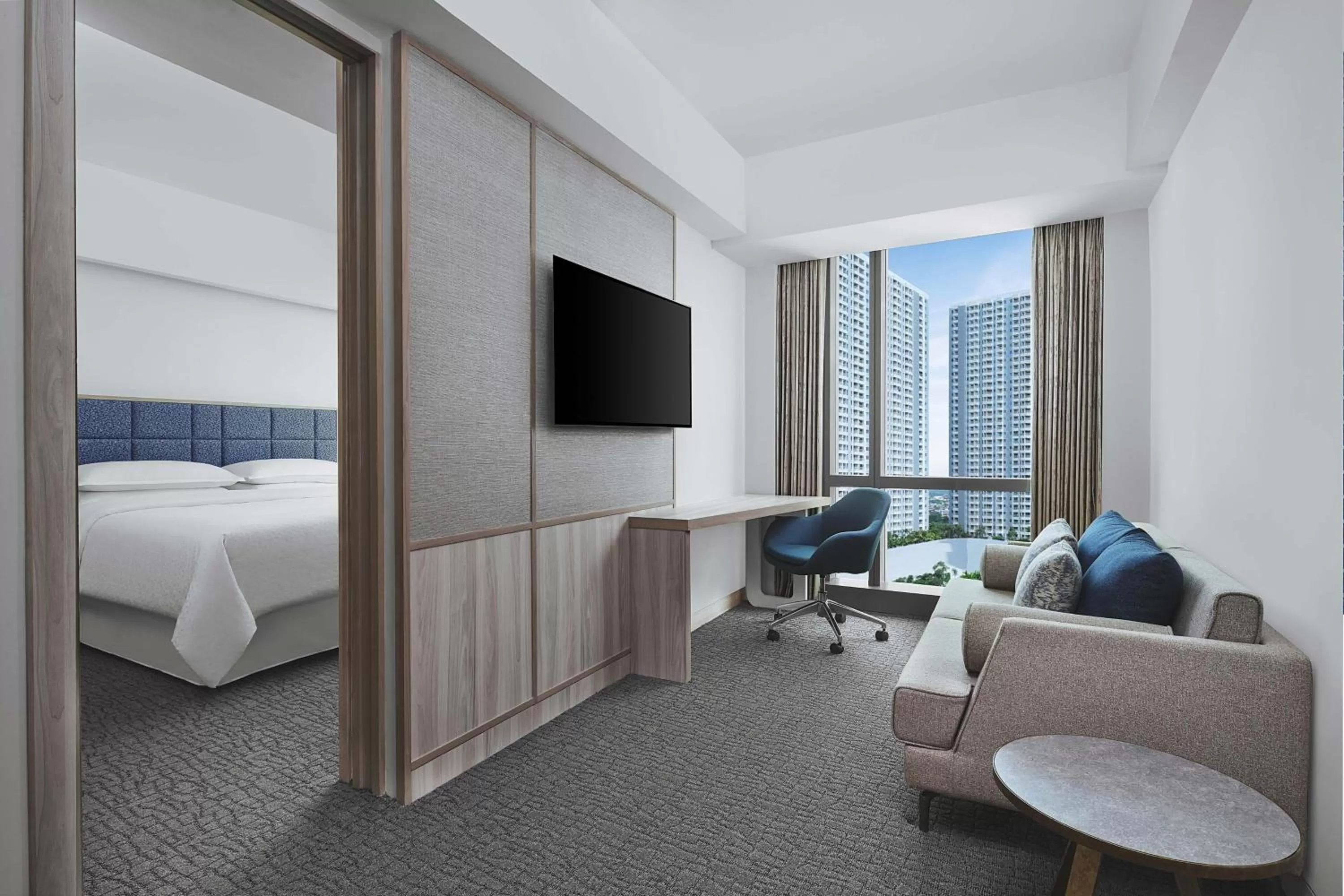 Photo of the whole room, Bed in Four Points by Sheraton Surabaya, Pakuwon Indah