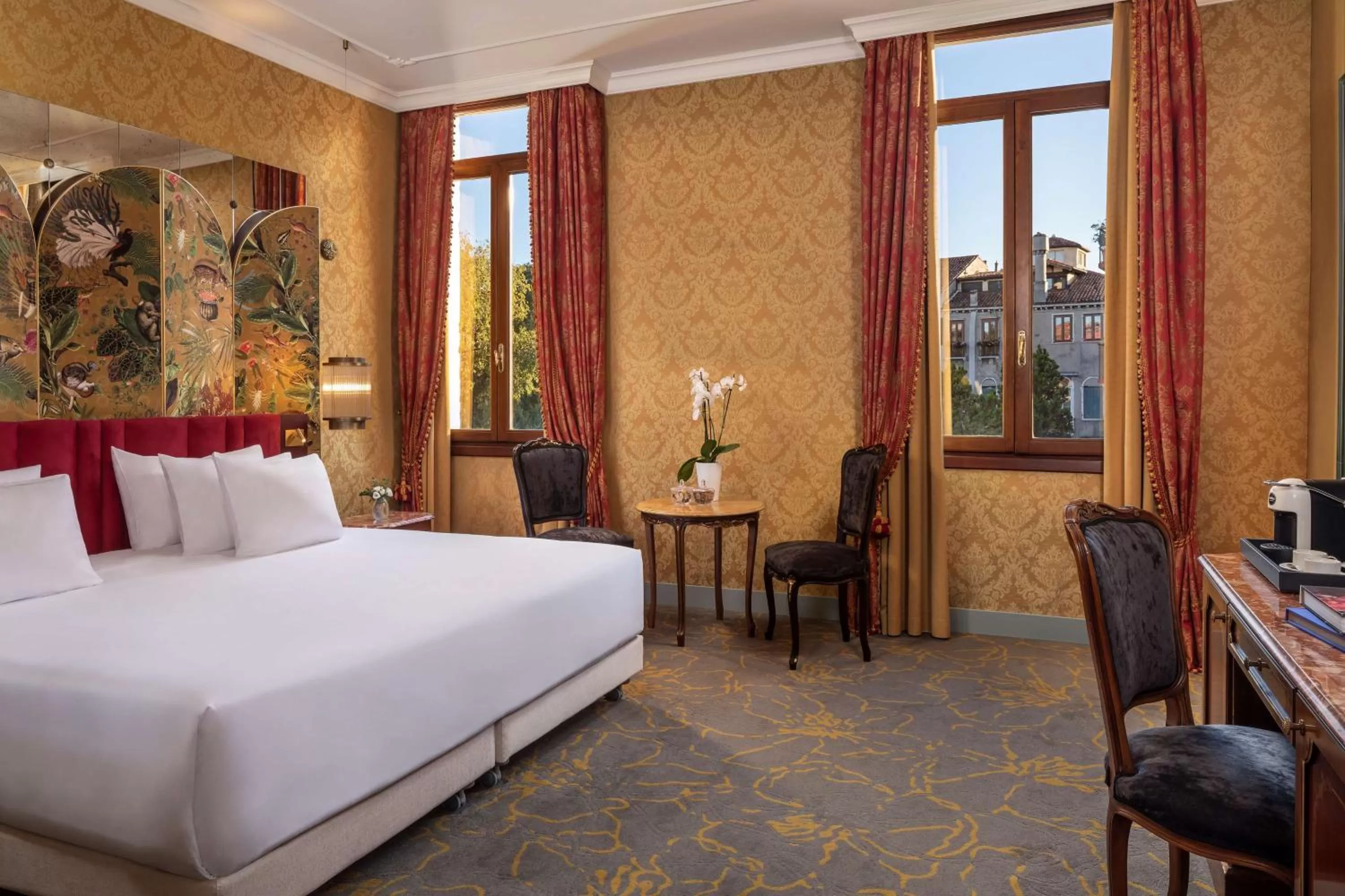 Premium Double or Twin Room with Canal View in NH Collection Grand Hotel Palazzo Dei Dogi