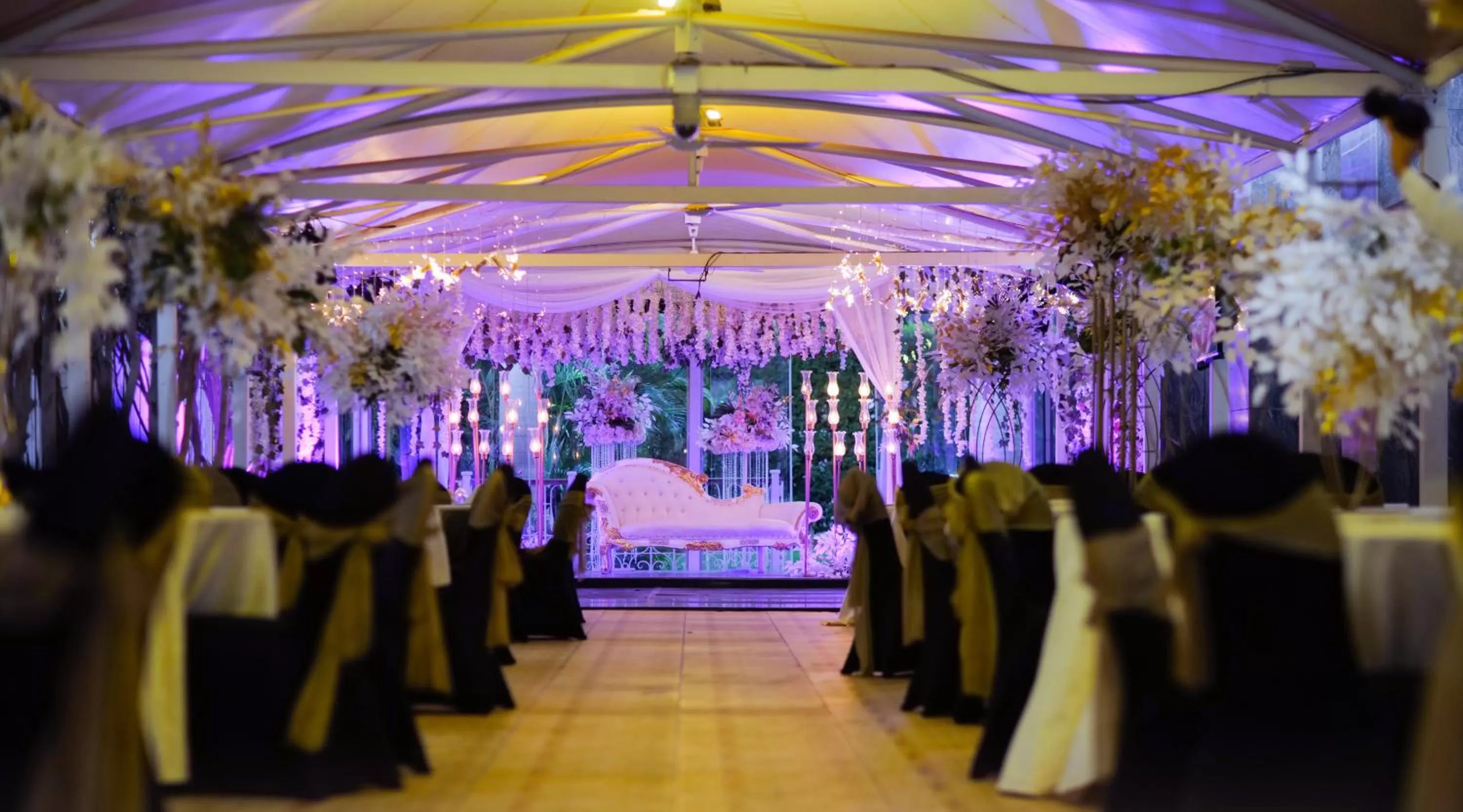 Restaurant/places to eat in Triumph Plaza Hotel