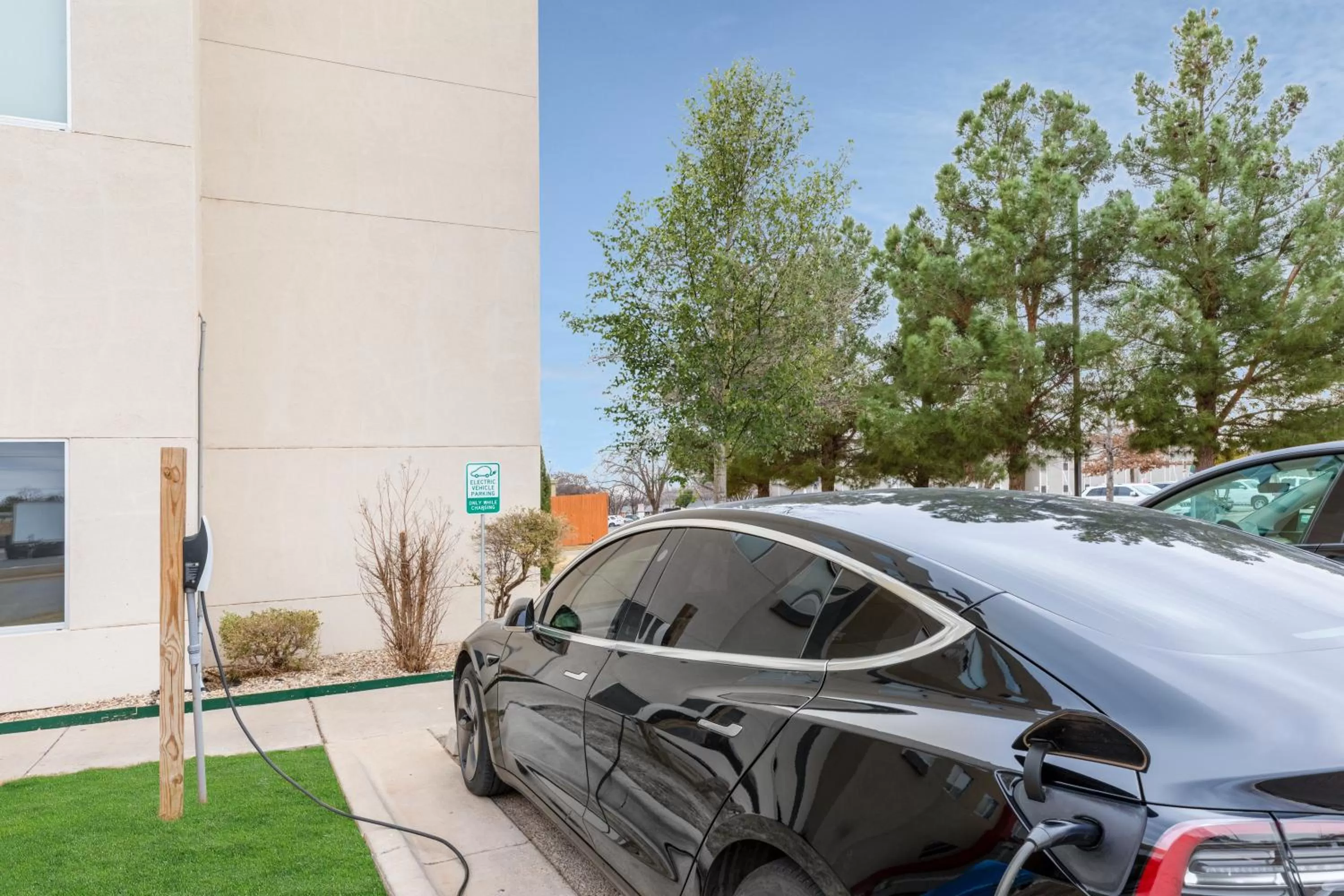 Parking in Hawthorn Suites by Wyndham Lubbock