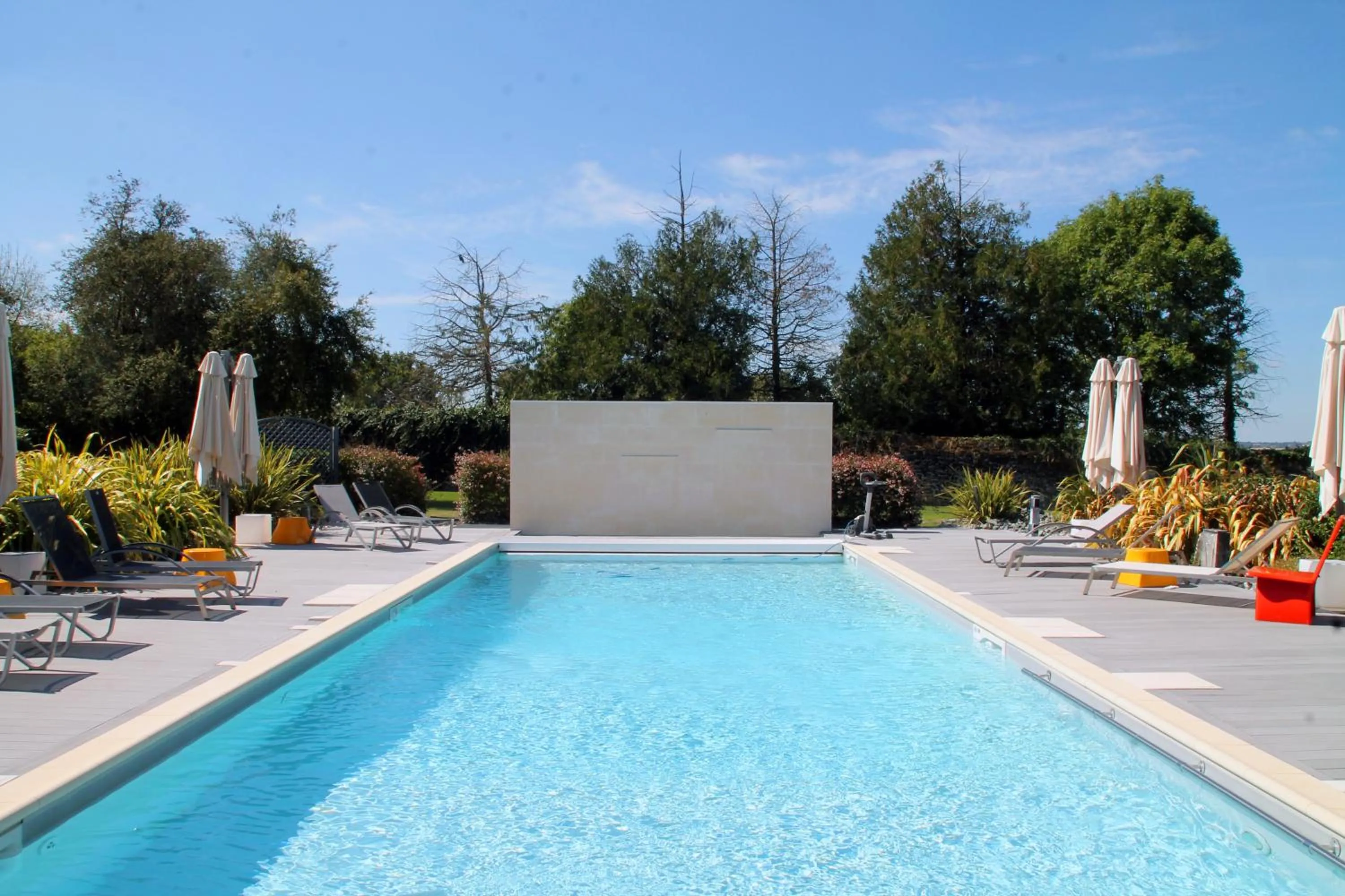 Swimming pool in Hotel Château de la Barbinière