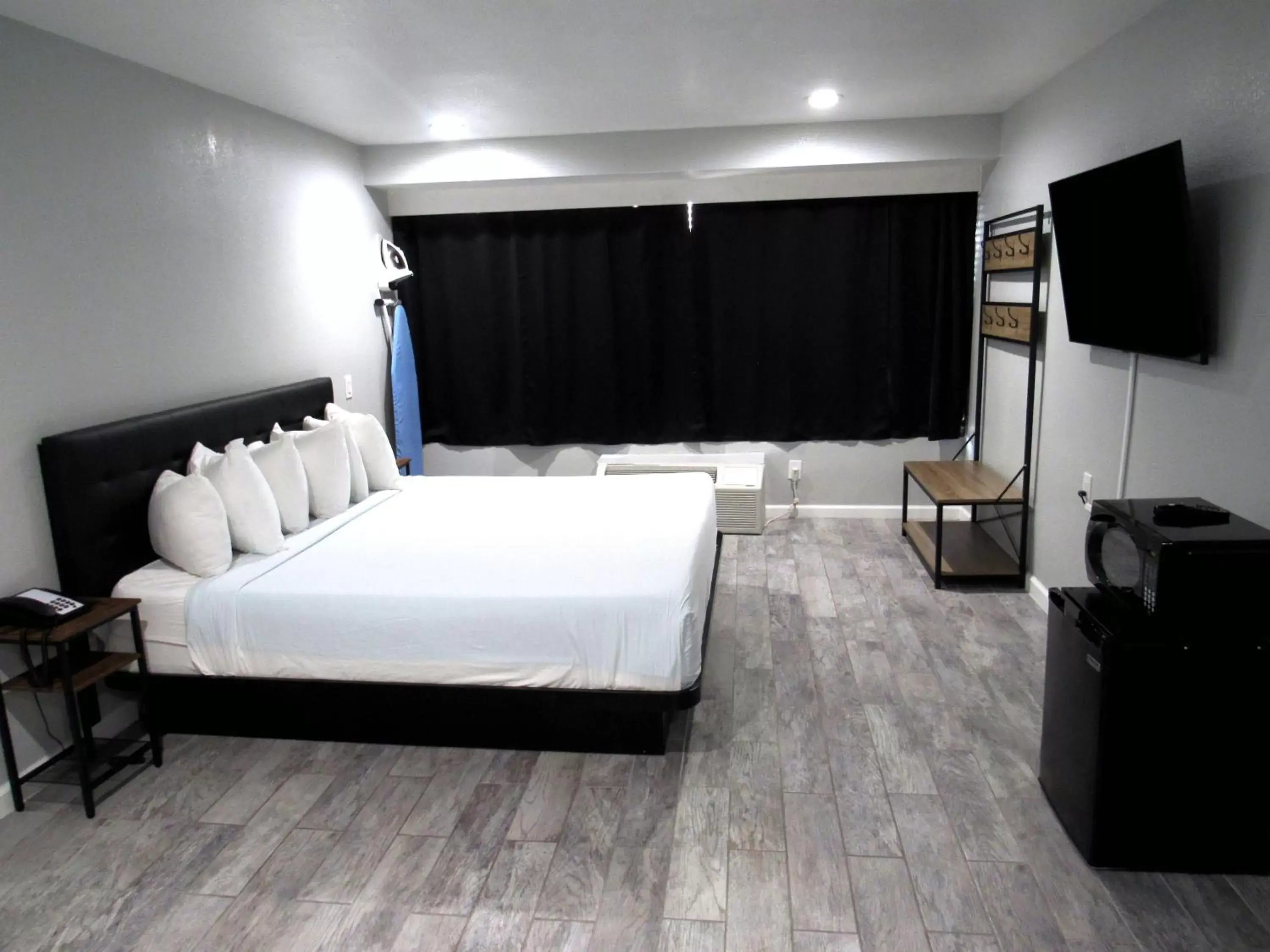 Studio King Room in Capri Suites Anaheim Studio King Room in Capri Suites Anaheim