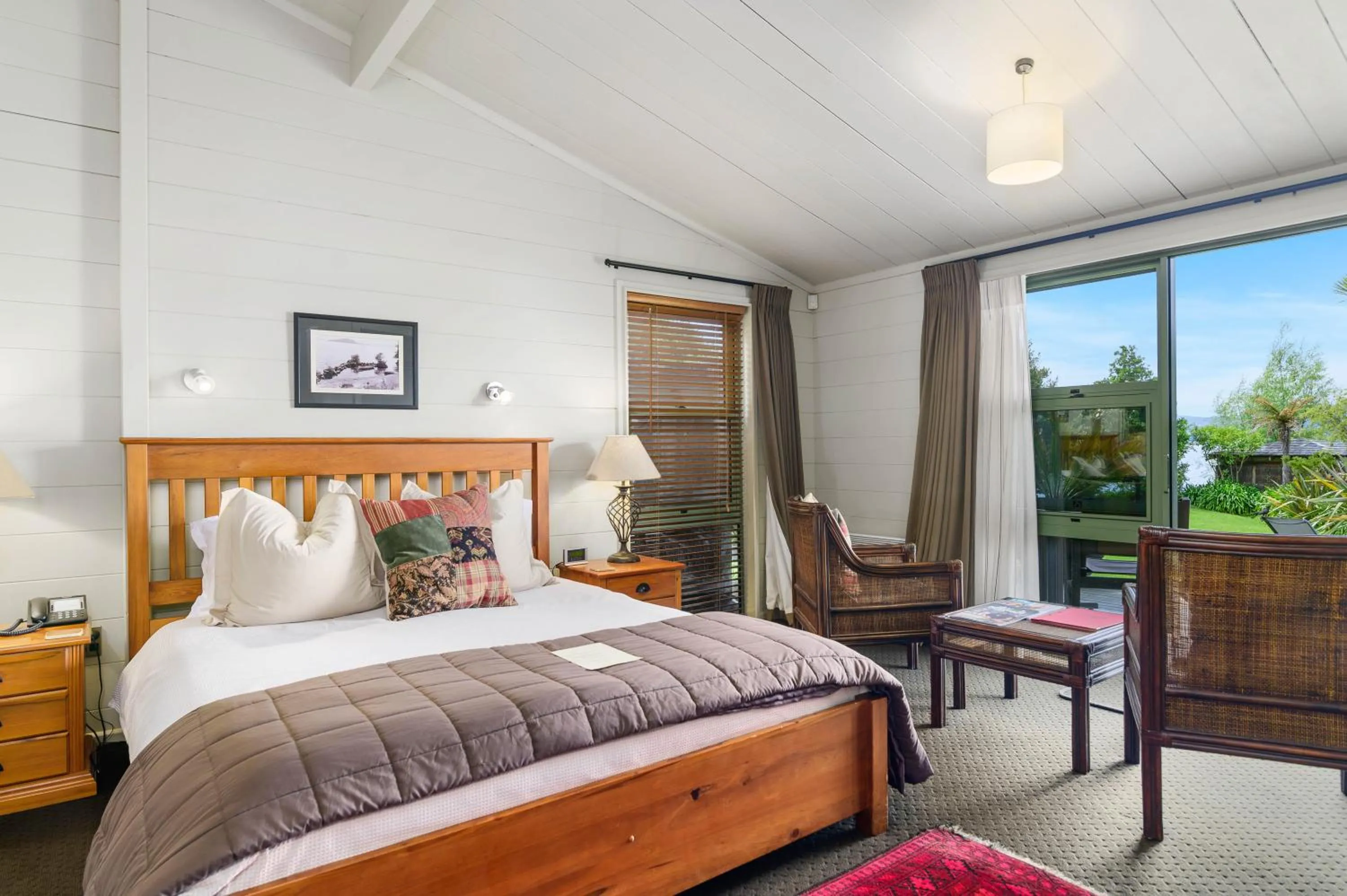 Photo of the whole room, Bed in Koura Lodge