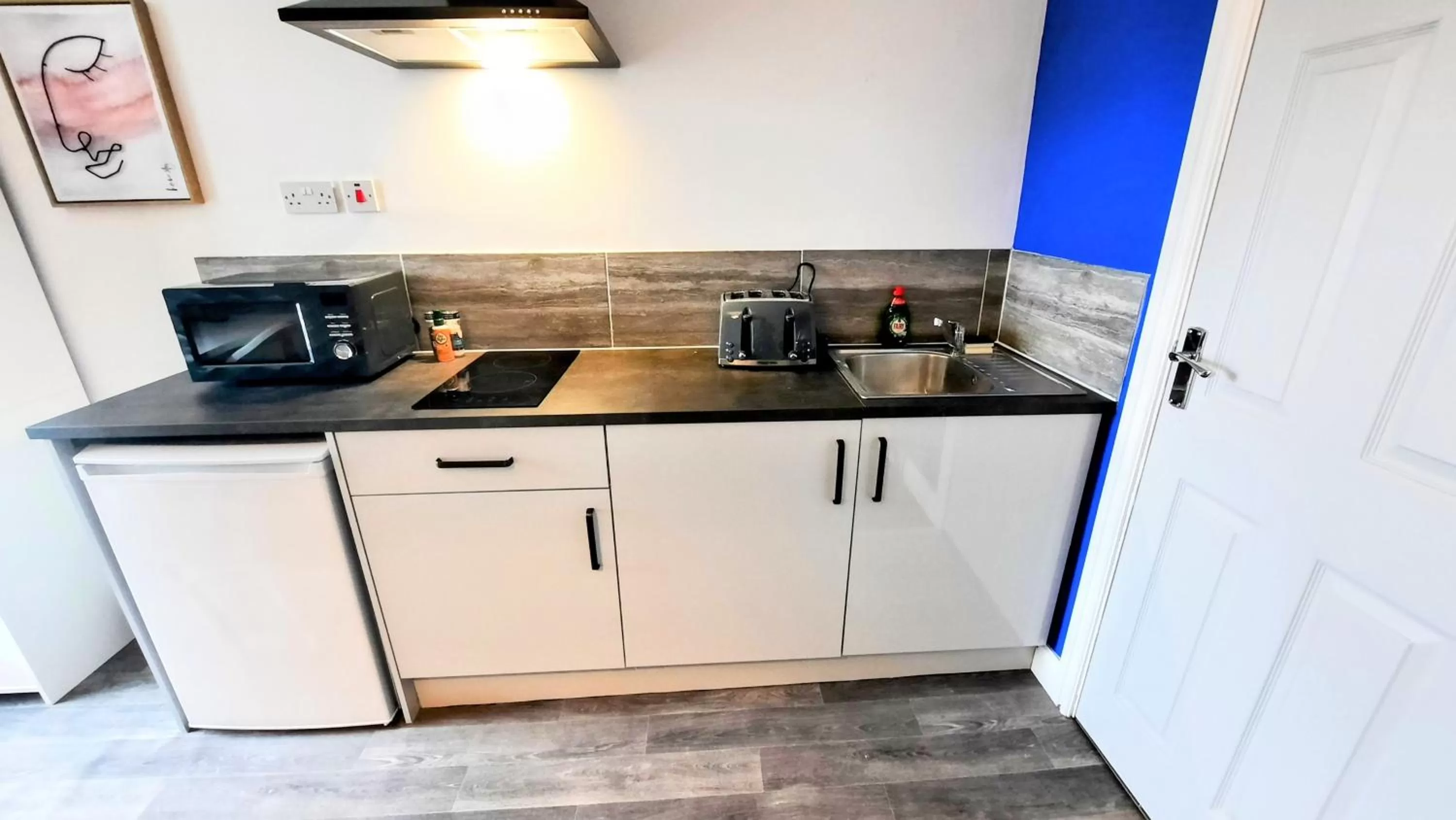 Kitchen or kitchenette, Kitchen/Kitchenette in Burford Road - Stay. Sleep. Rest.