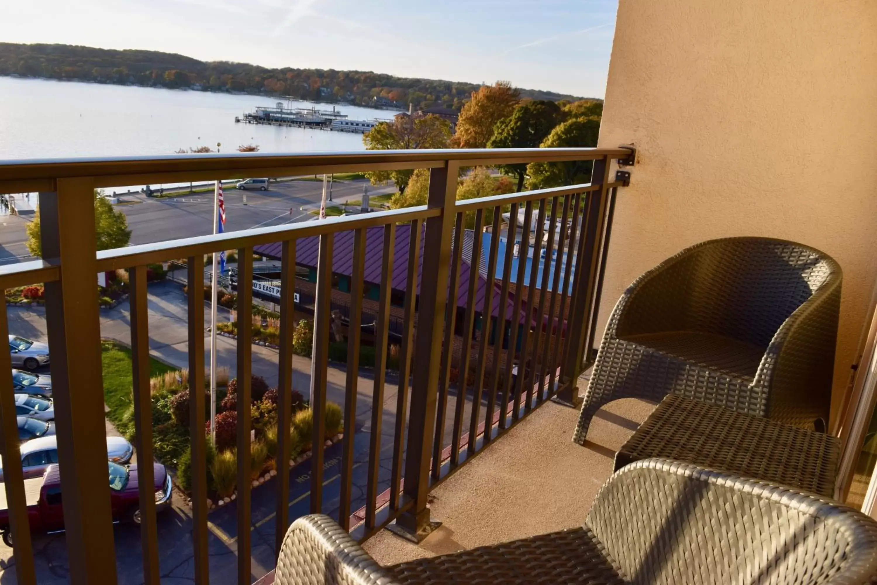 1 King Bed Lakeview - 5th floor - Accessible - Balcony in Harbor Shores on Lake Geneva 1 King Bed Lakeview - 5th floor - Accessible - Balcony in Harbor Shores on Lake Geneva