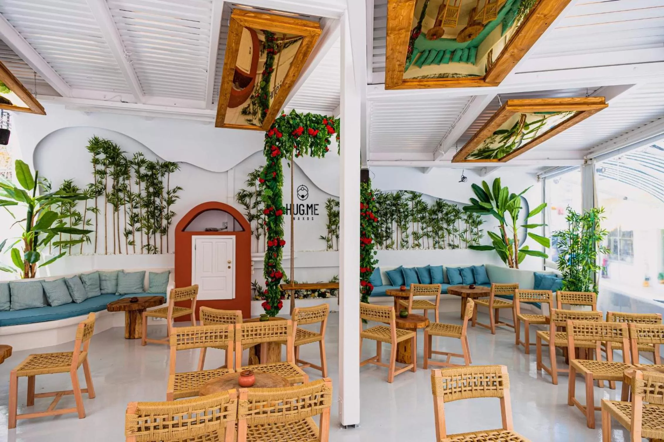 Restaurant/places to eat in Arco Naxos Luxury Apartments