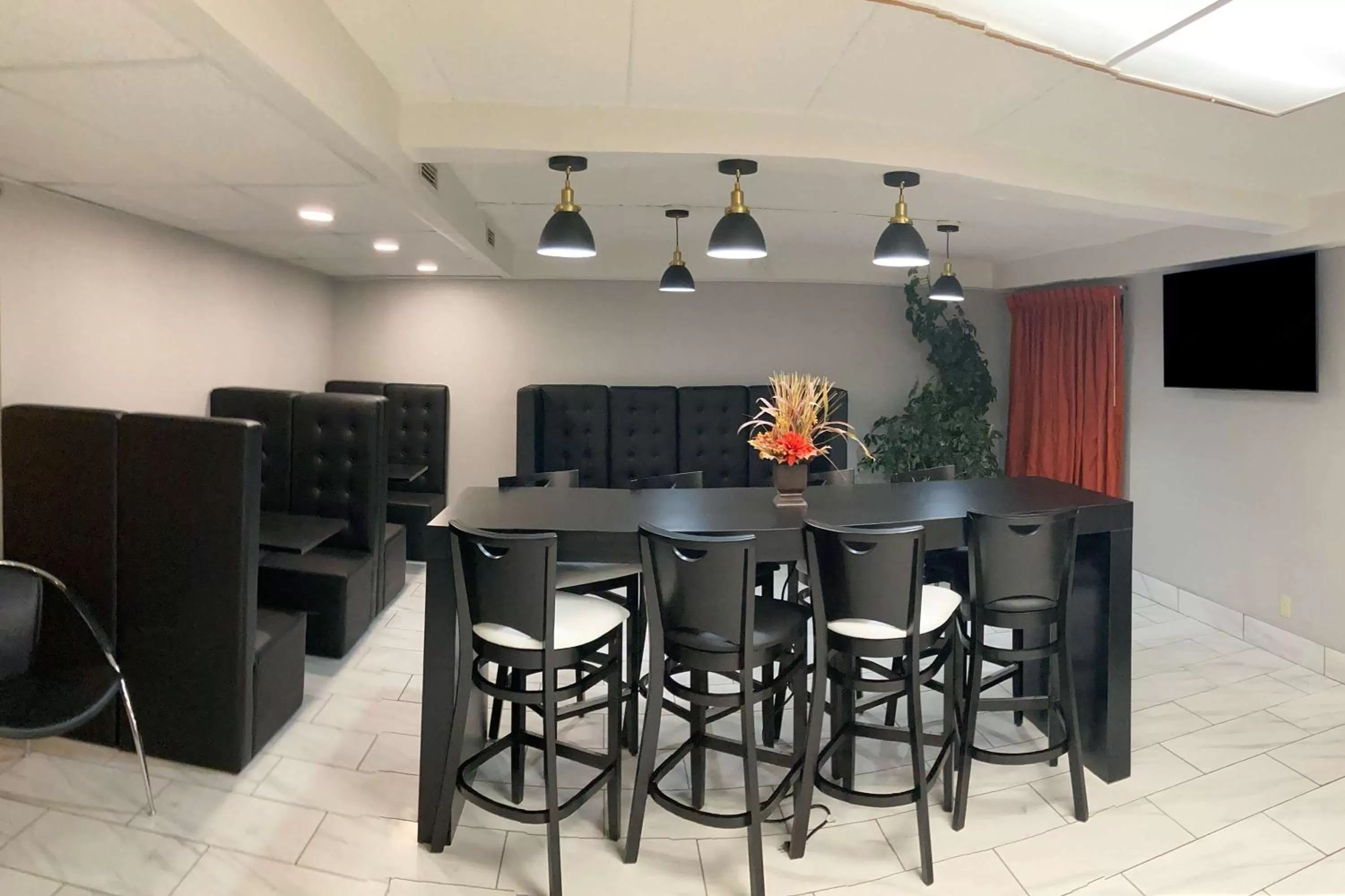 Restaurant/places to eat in Baymont by Wyndham Gillette