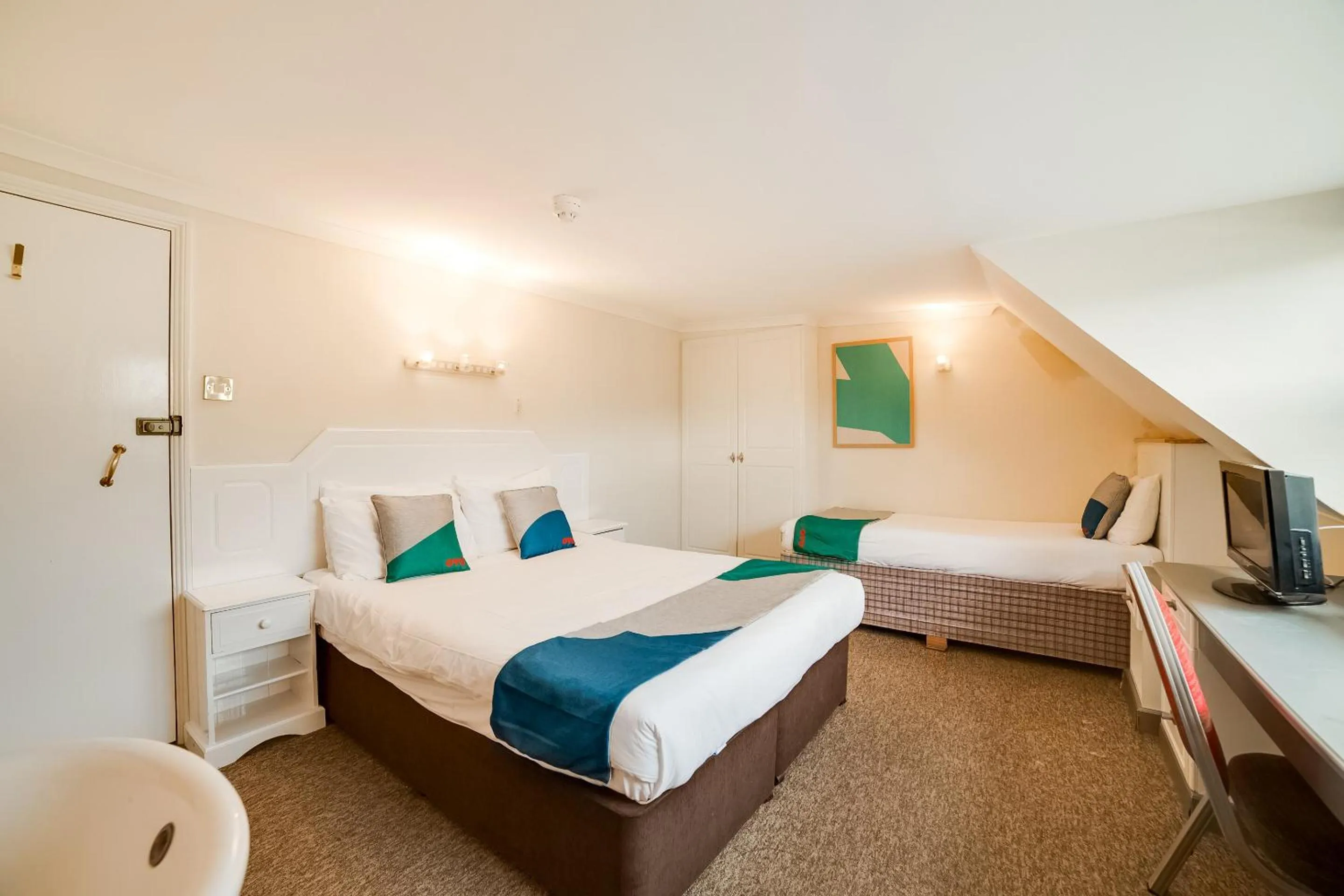 Standard Family of 3 Suite in OYO Gulliver's