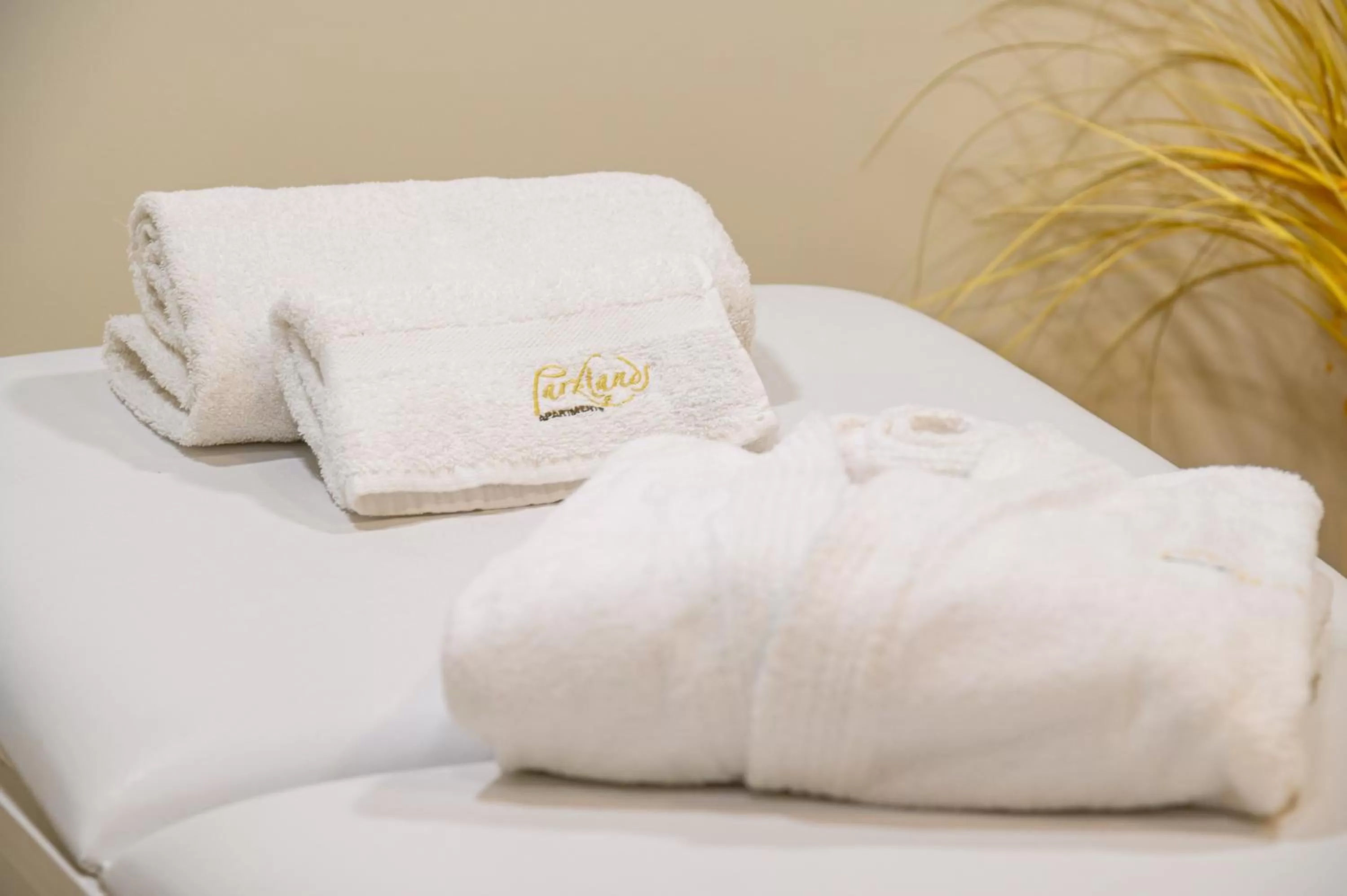 Massage, Bed in Parklands Hotel & Pool