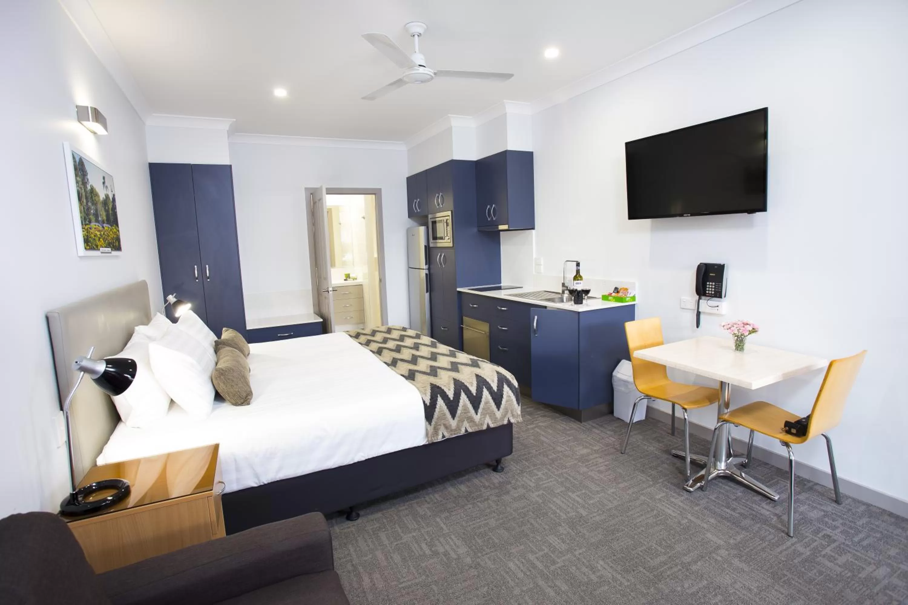 Photo of the whole room, Bed in Altitude Motel Apartments