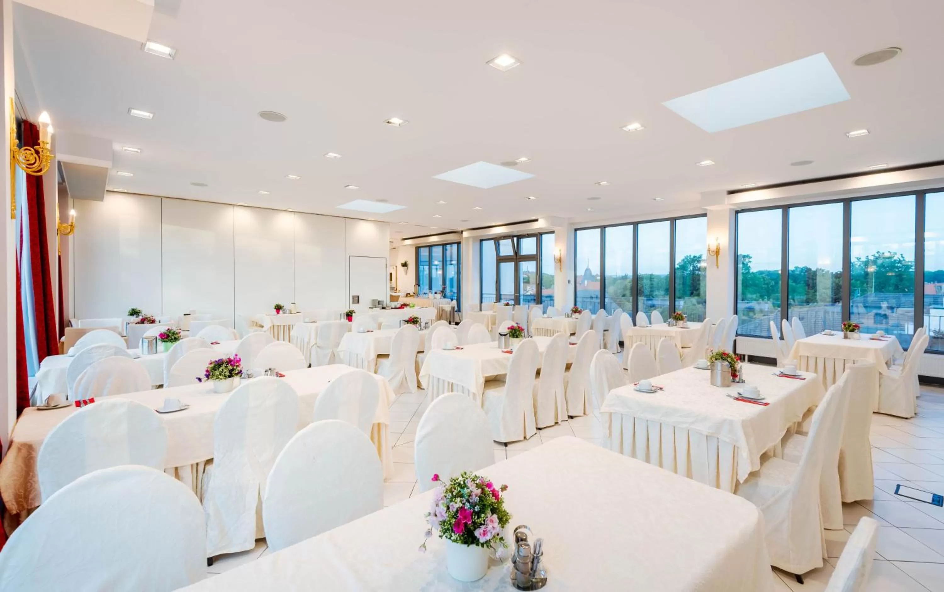 Restaurant/places to eat in ALPHA HOTEL Hermann von Salza