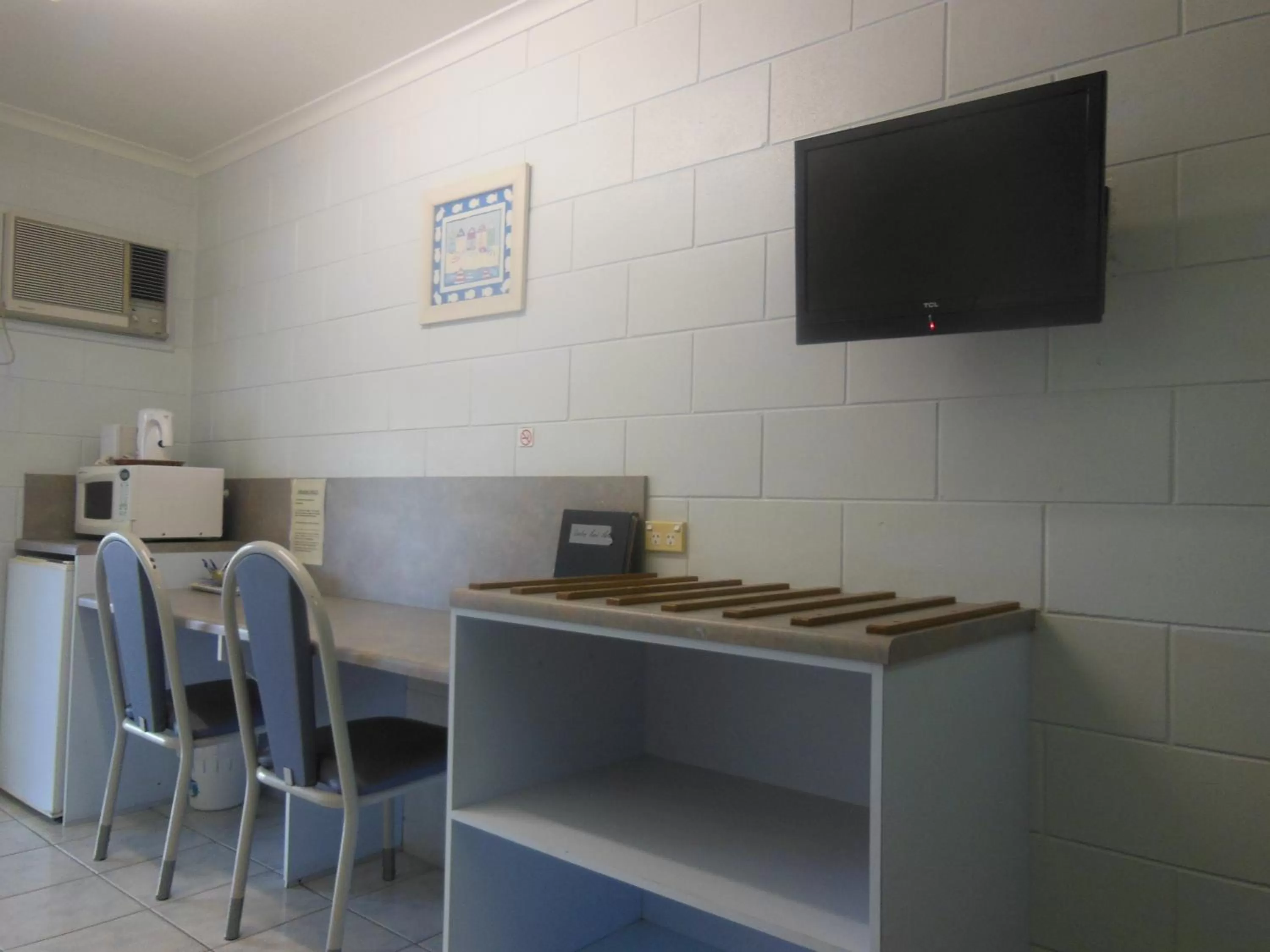 Kitchen or kitchenette in Country Road Motel