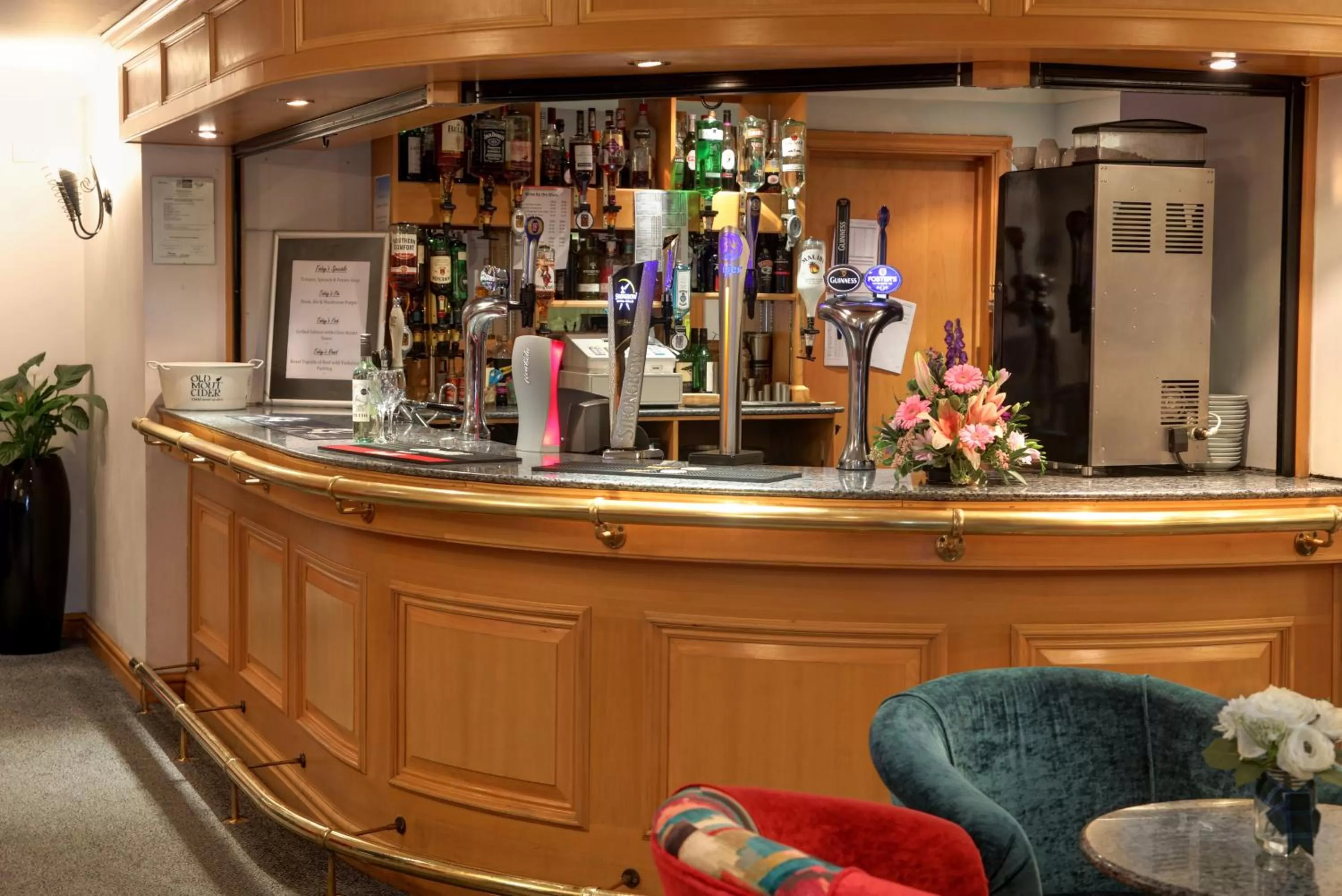 Lounge or bar in Best Western Plus Bentley Hotel