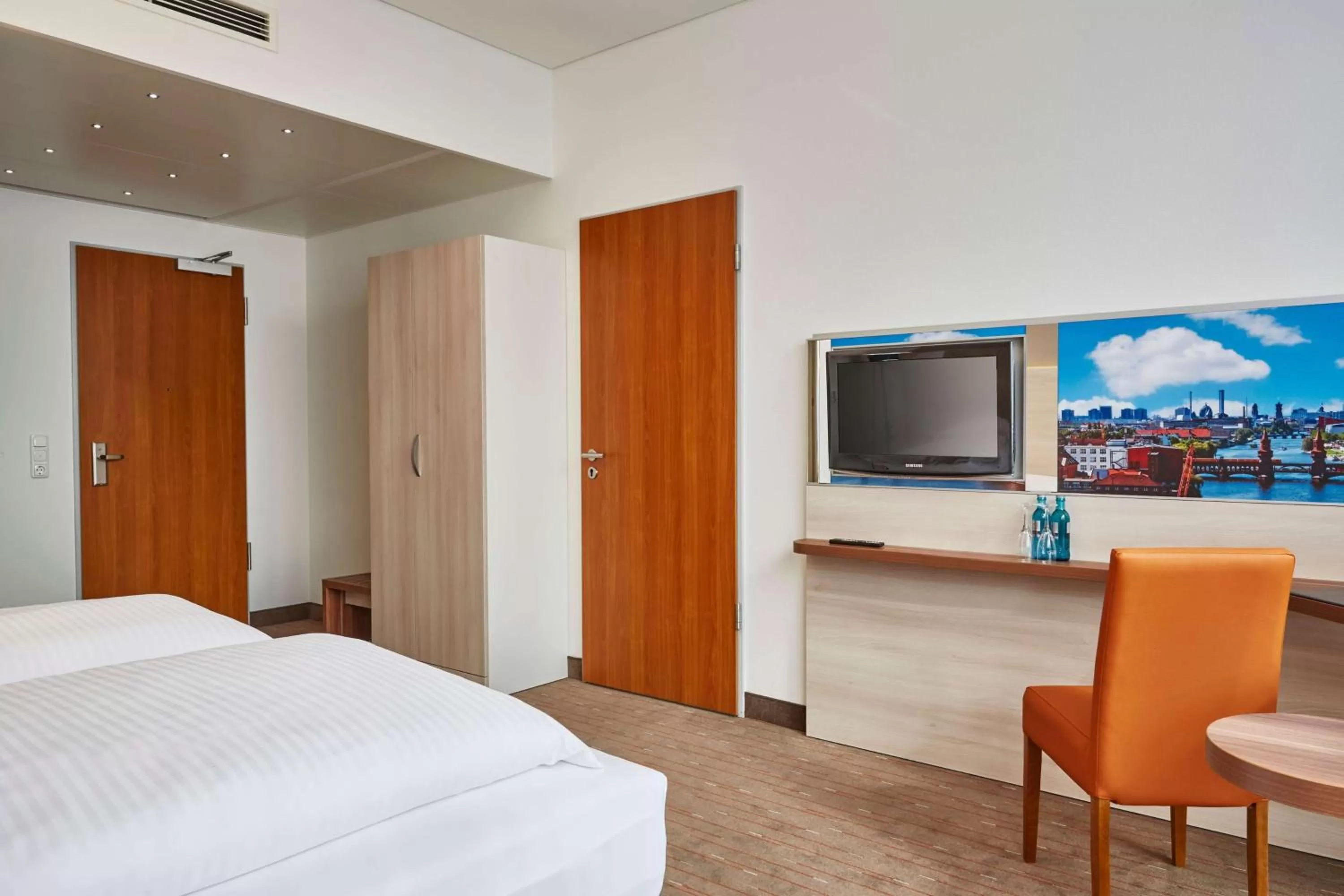 Photo of the whole room, Bed in H+ Hotel Berlin Mitte