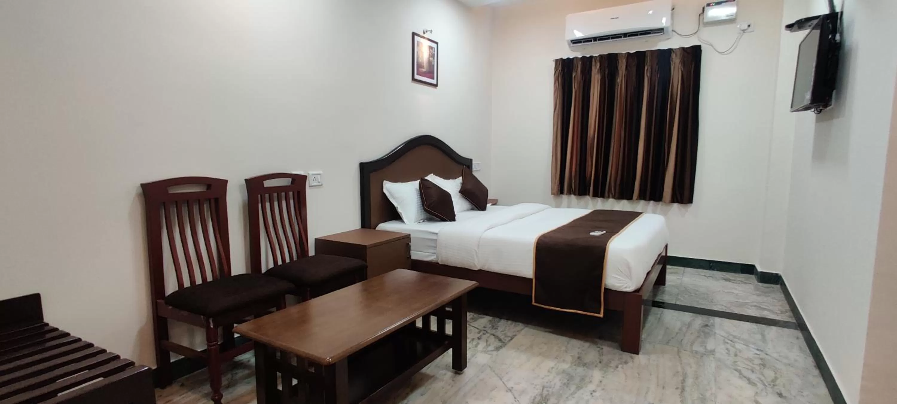 Bed in Rmc travellers inn