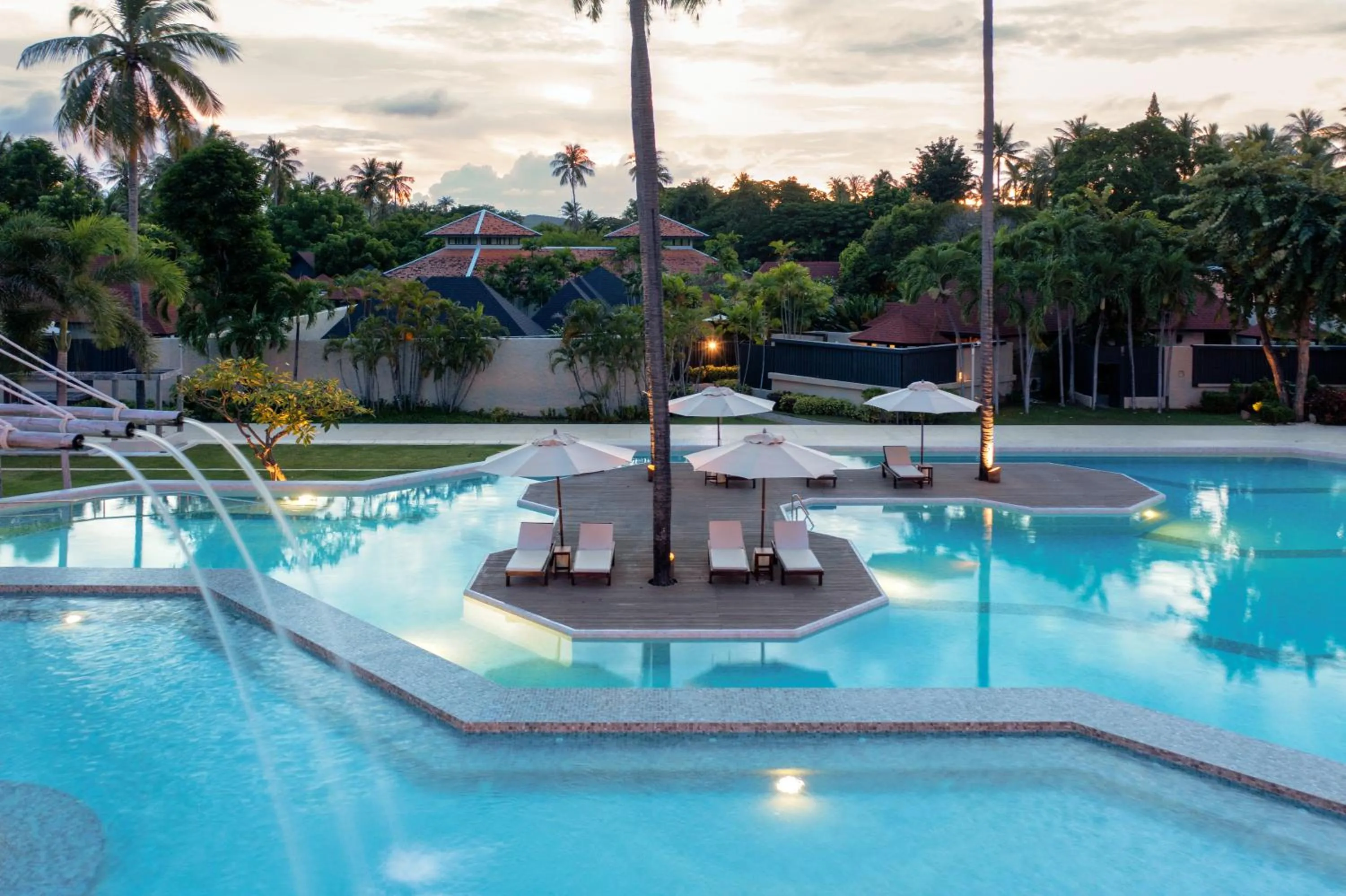 Swimming pool in Wyndham Hua Hin Pranburi Resort & Villas