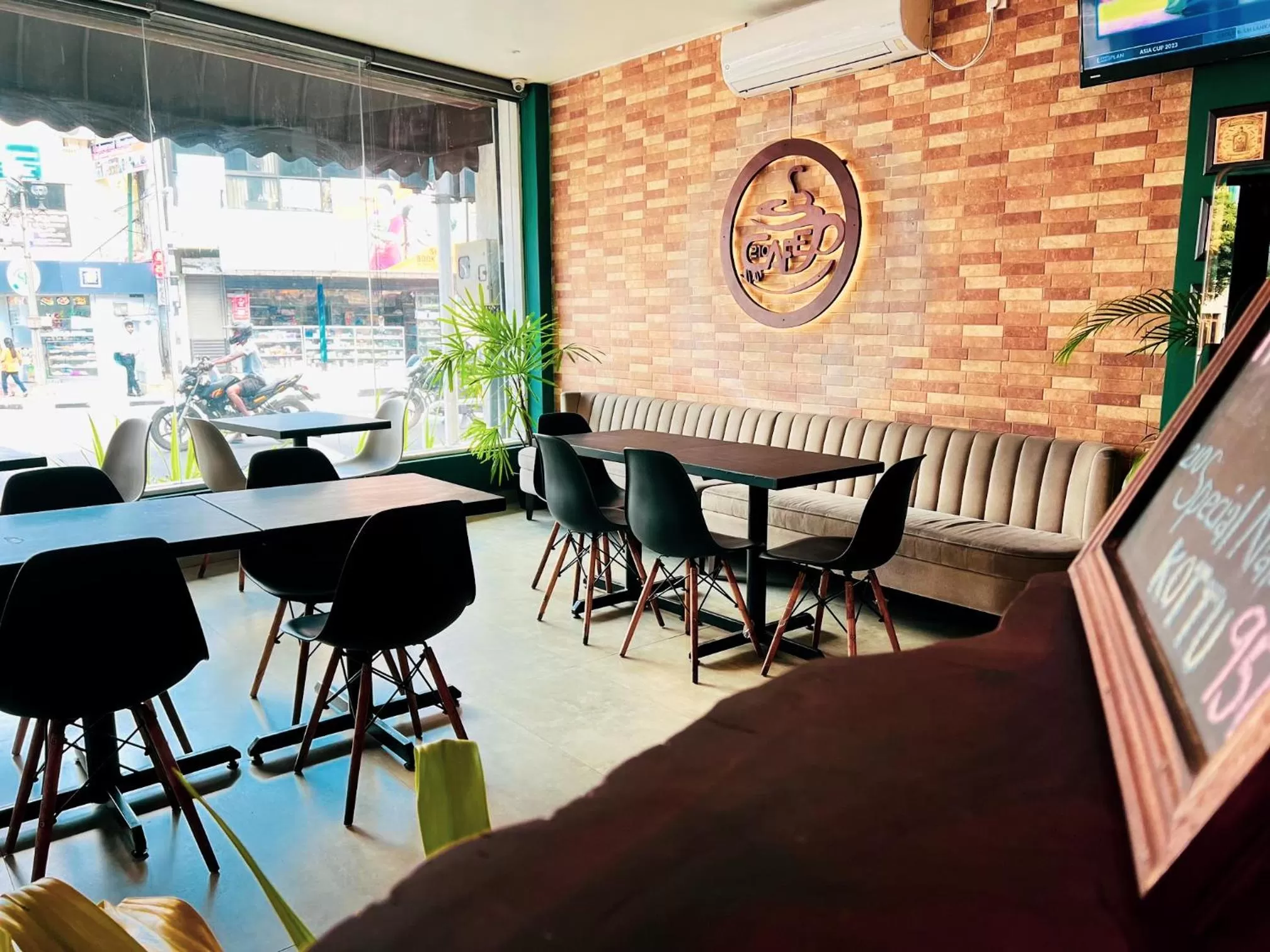 Seating area in Bed Station 210