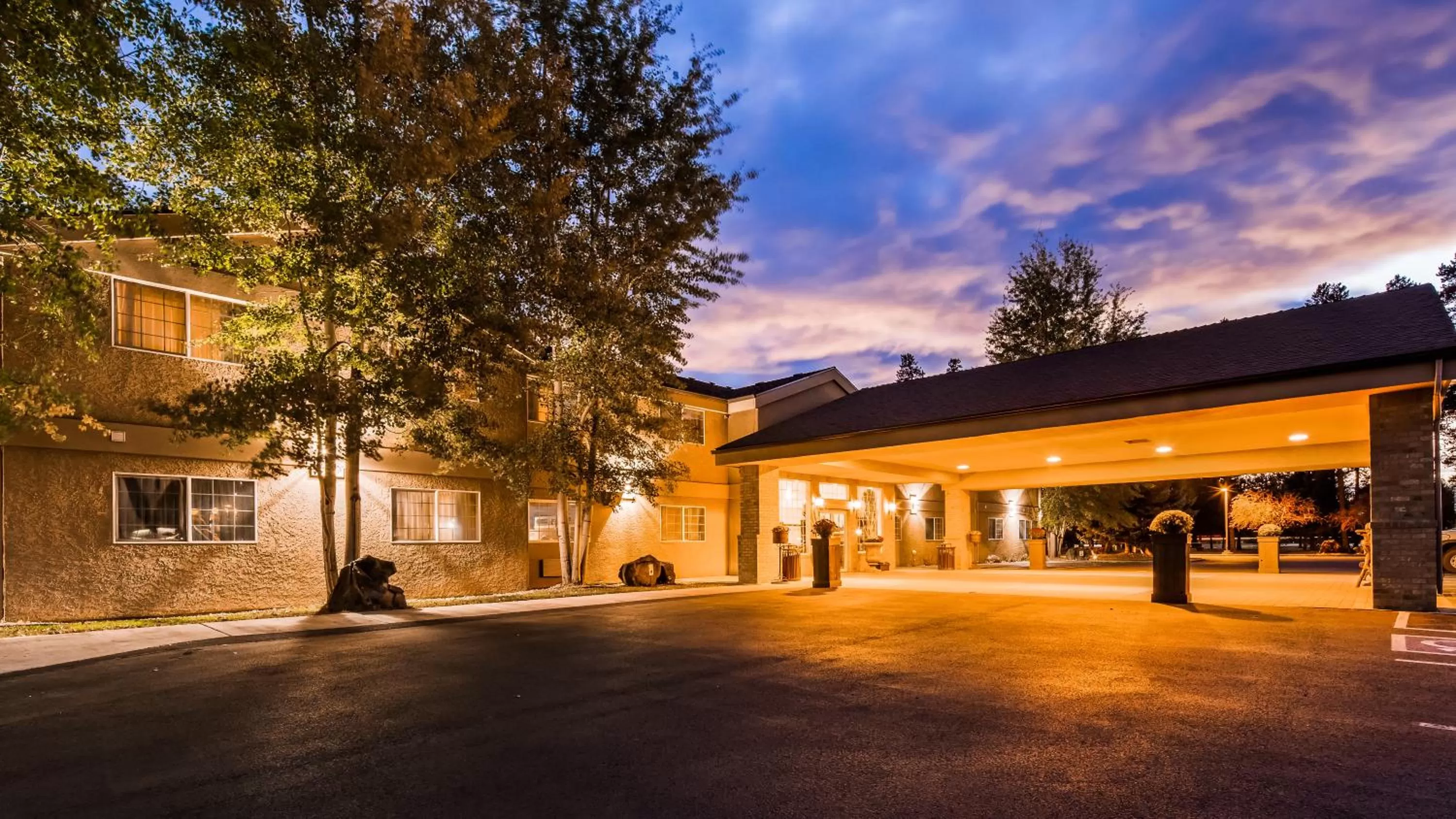 Facade/entrance in Best Western Newberry Station