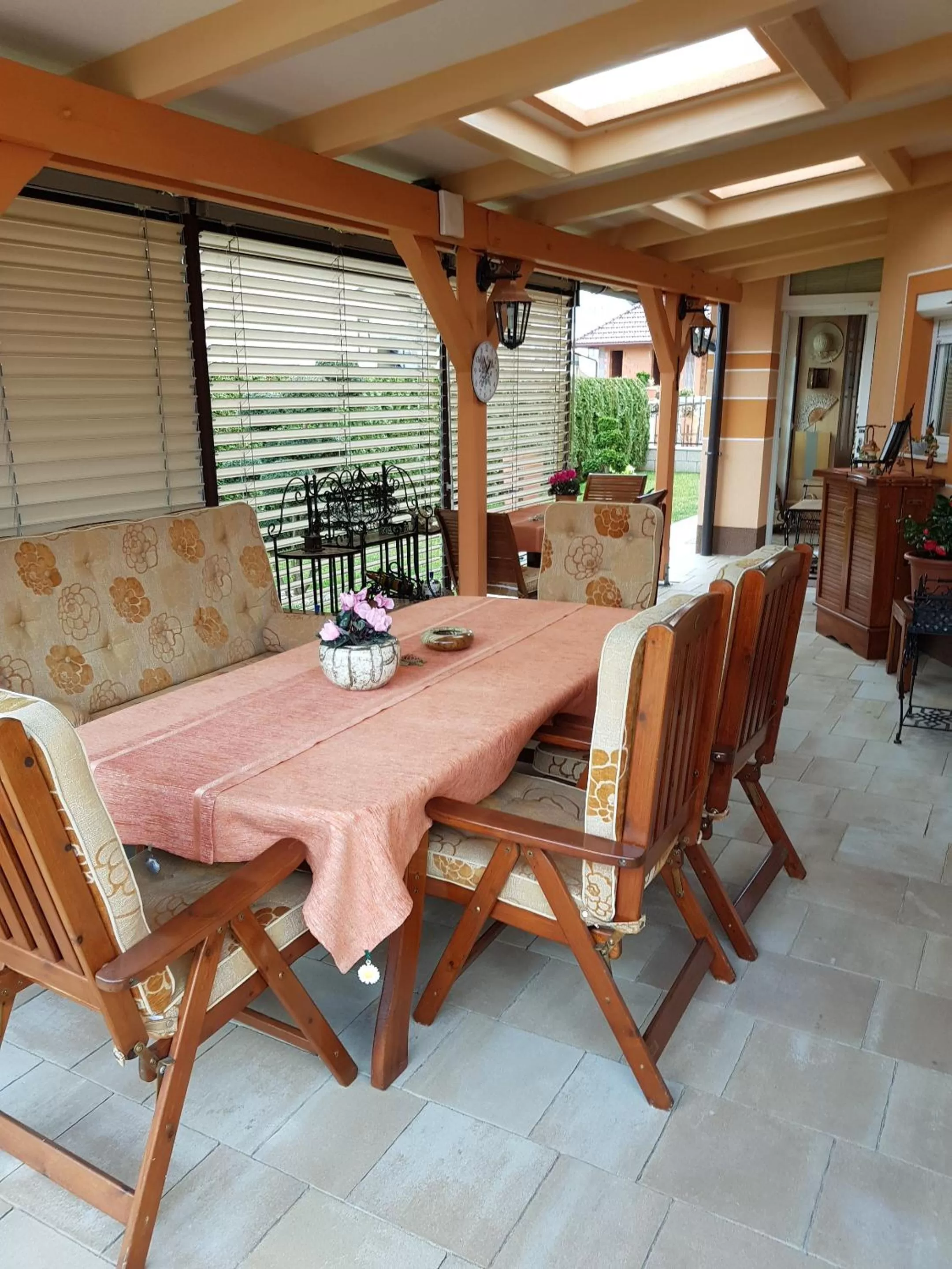 Dining Area in Rooms Beros