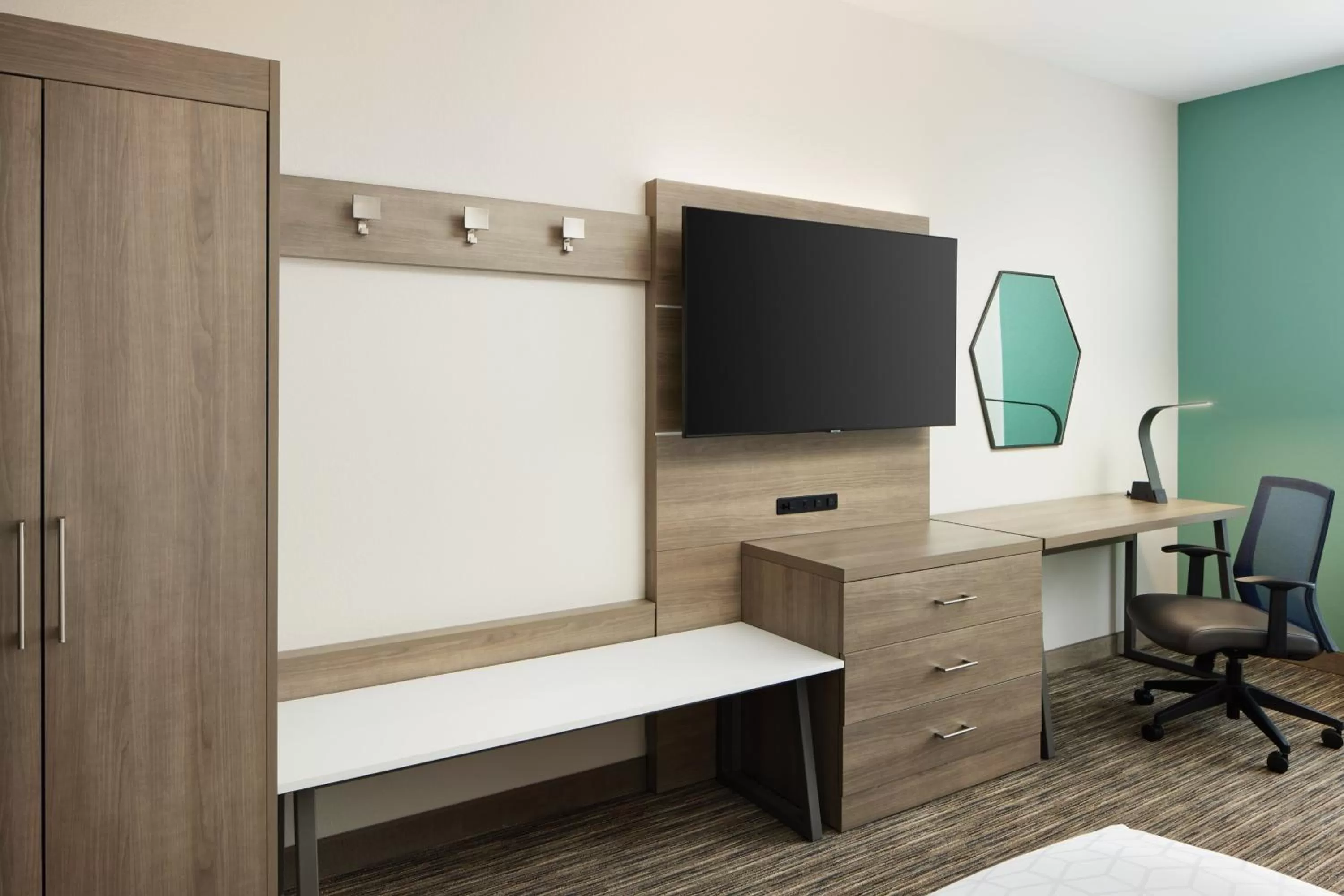 Bedroom, Bed in Holiday Inn Express & Suites Gulf Breeze - Pensacola Area by IHG