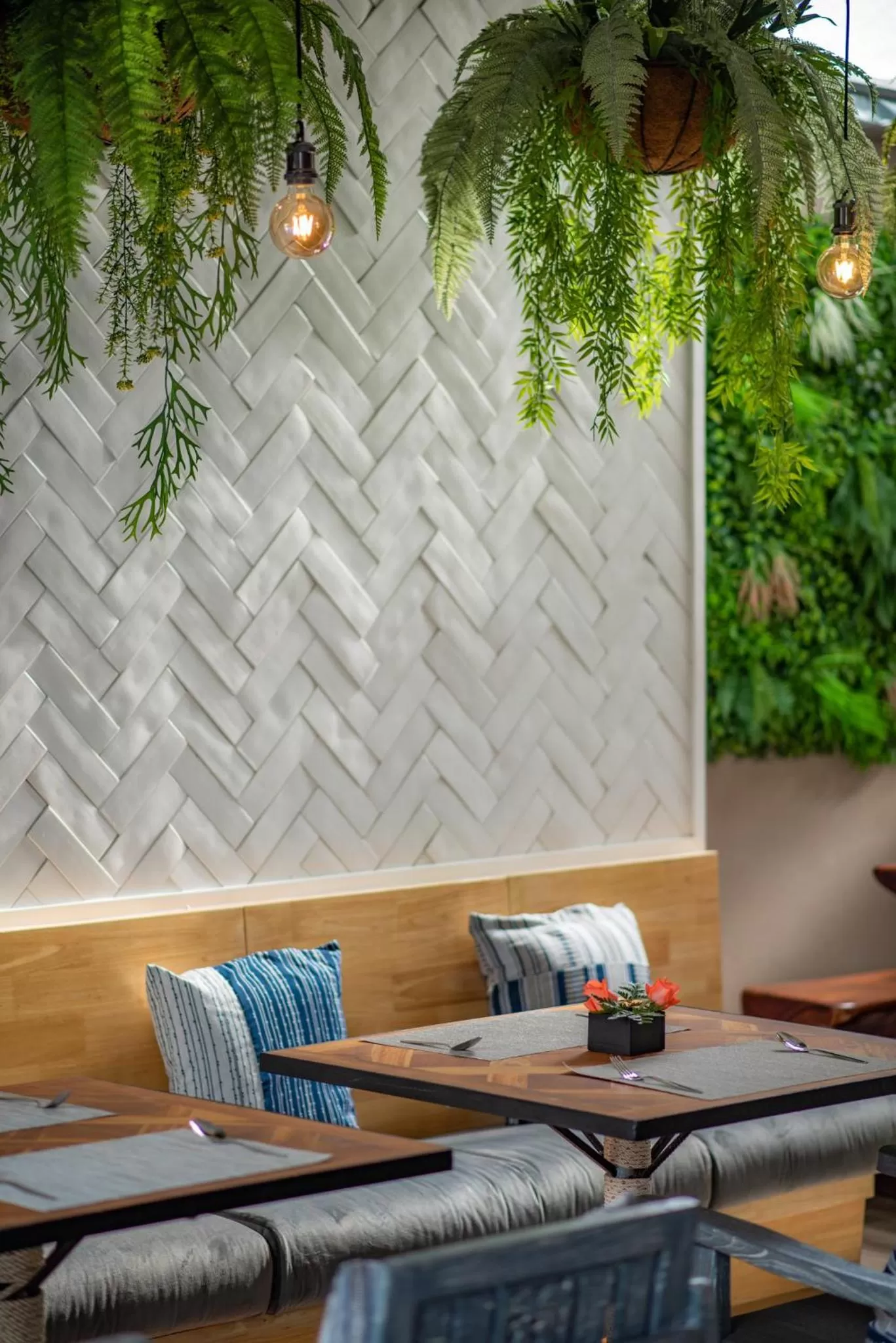 Restaurant/places to eat in Luck Thai Hotel