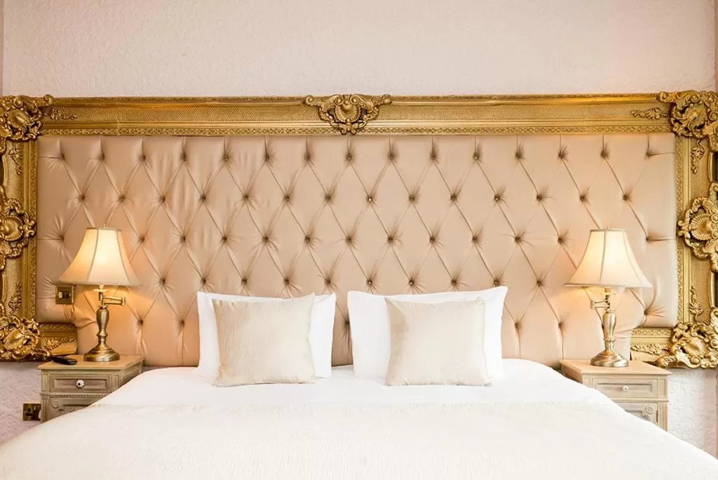 Bed in The Shankly Hotel