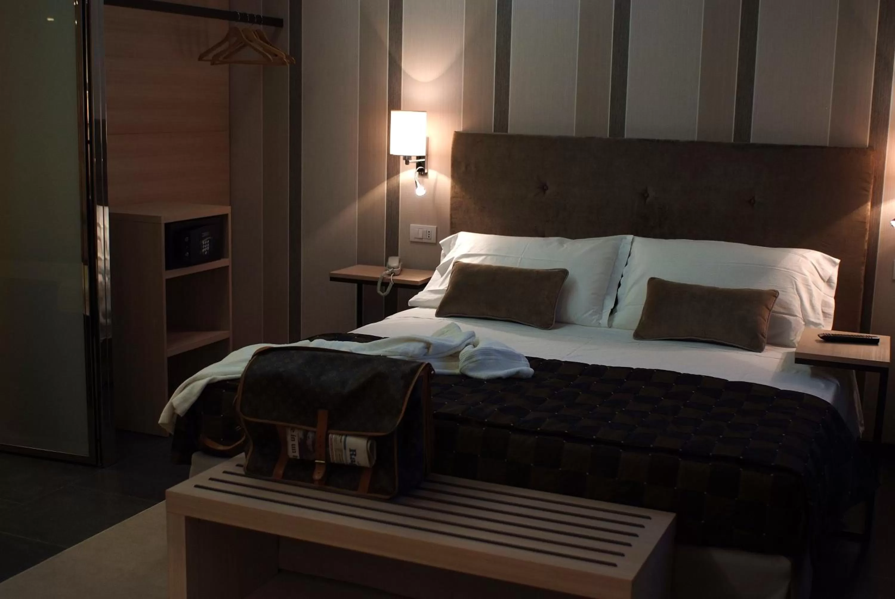 Photo of the whole room, Bed in El Homs Palace Hotel