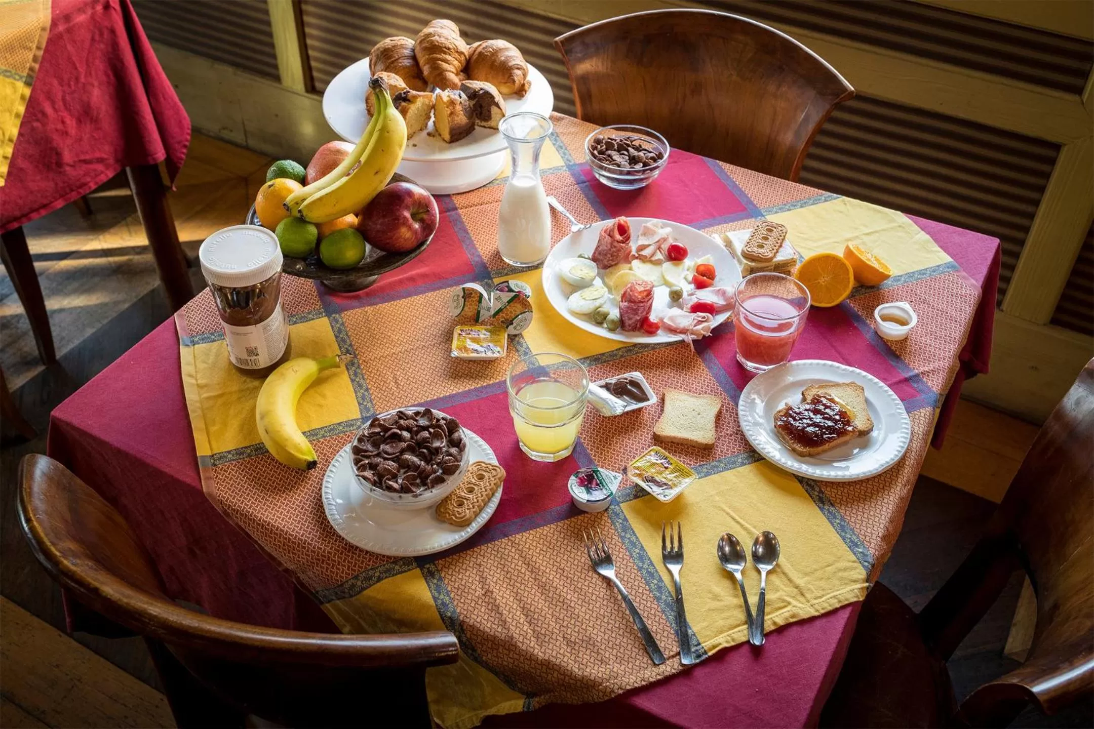 Food in Grand Hotel Colony