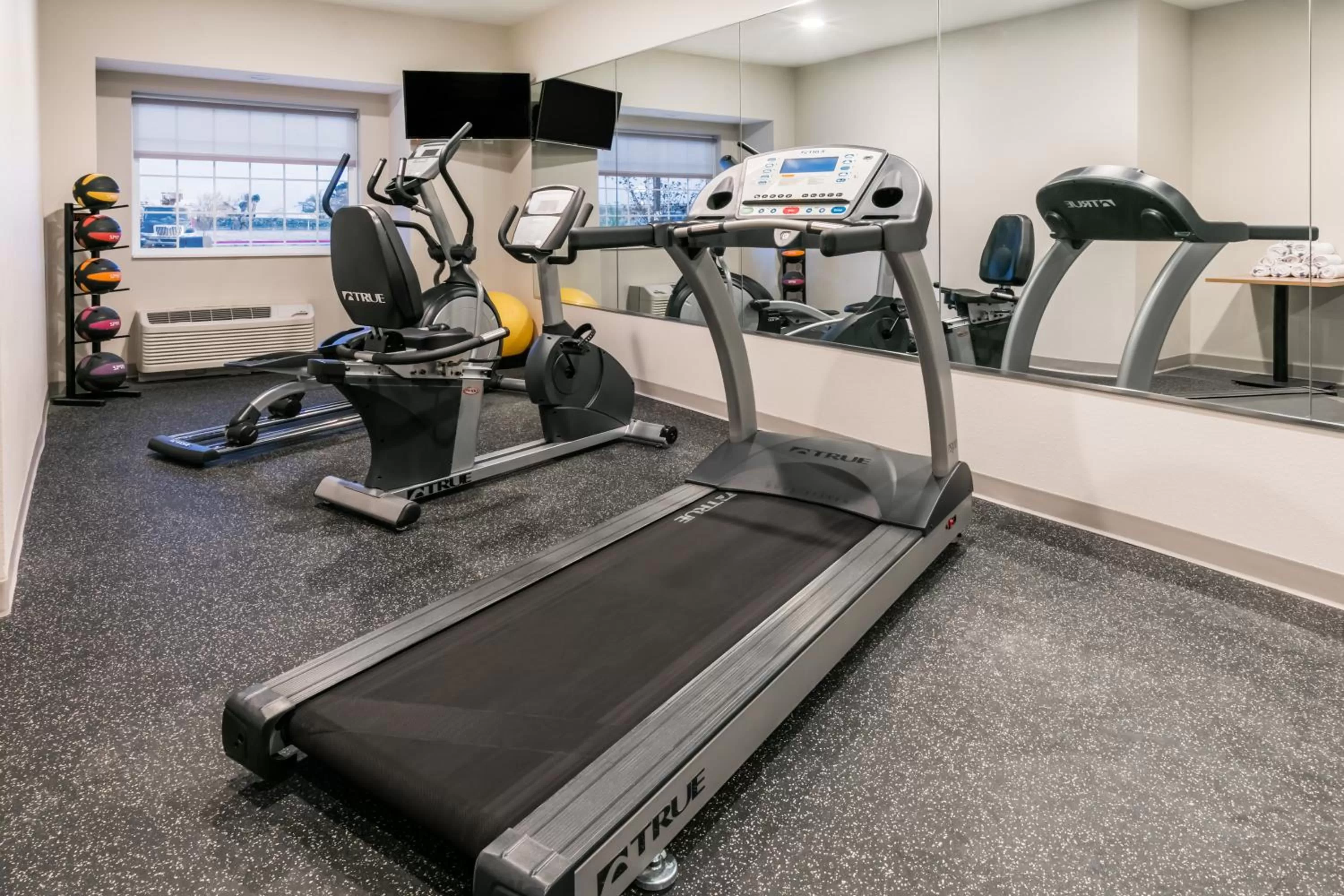 Fitness centre/facilities in Permian Studio Apartments