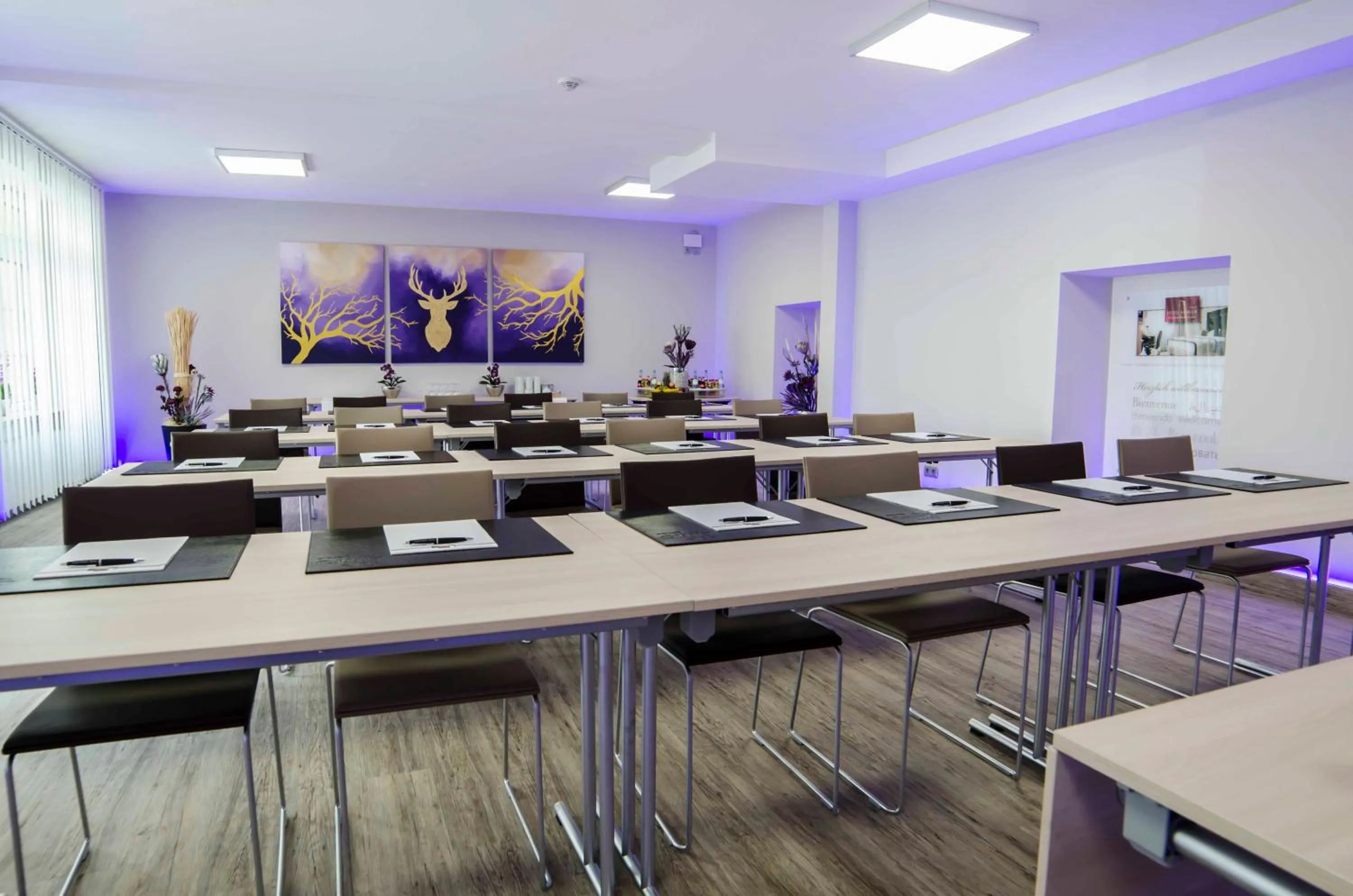 Communal lounge/ TV room in Hotel Merkur - Superior