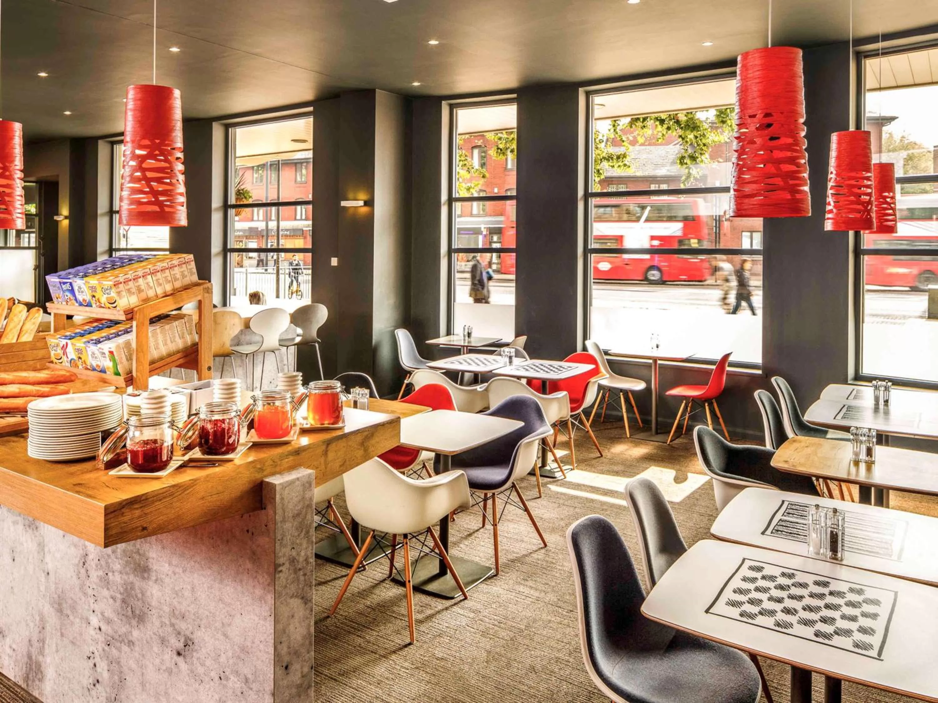 Restaurant/places to eat in ibis London Stratford