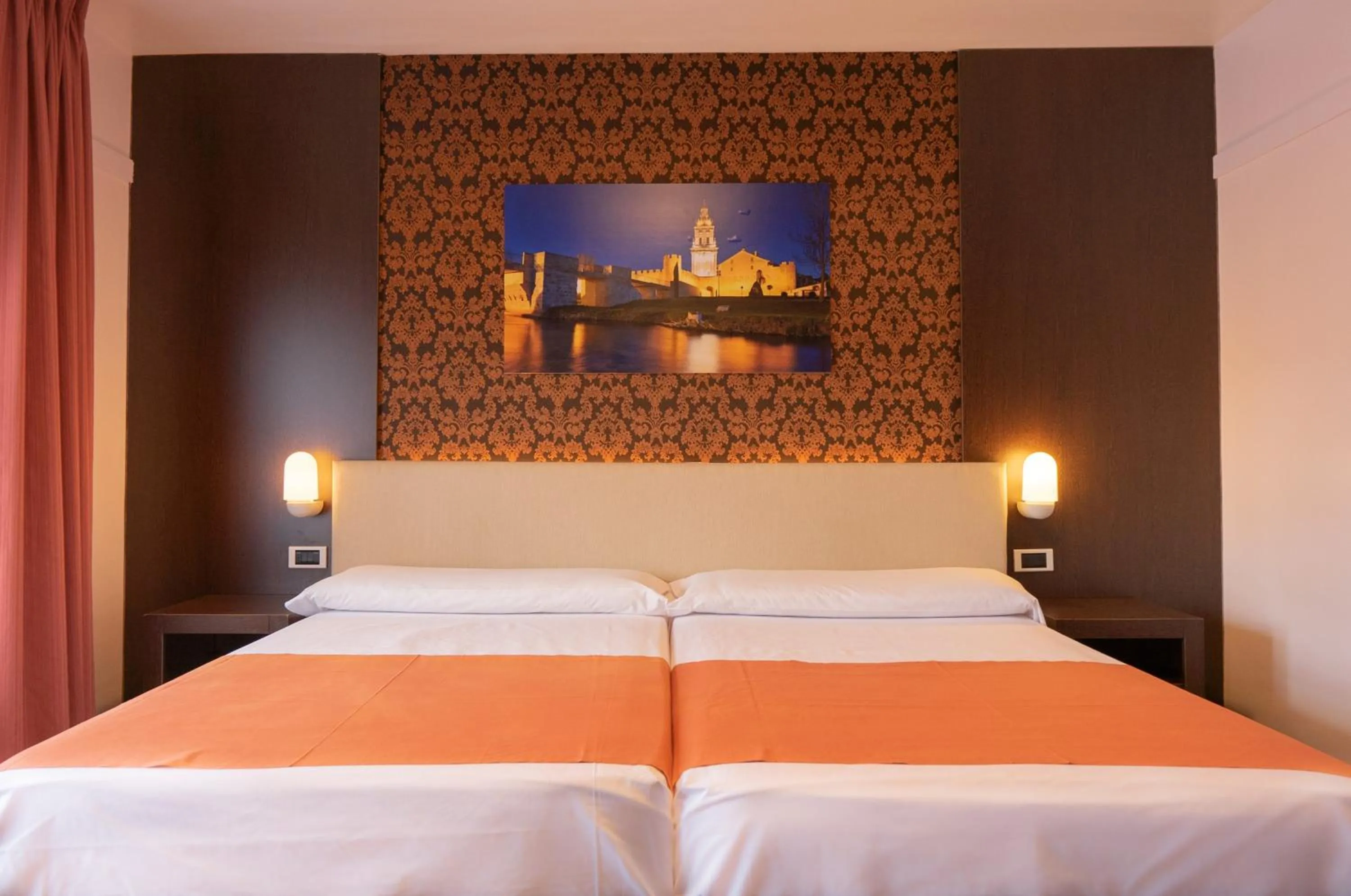 Bedroom, Bed in Hotel Spa Rio Ucero