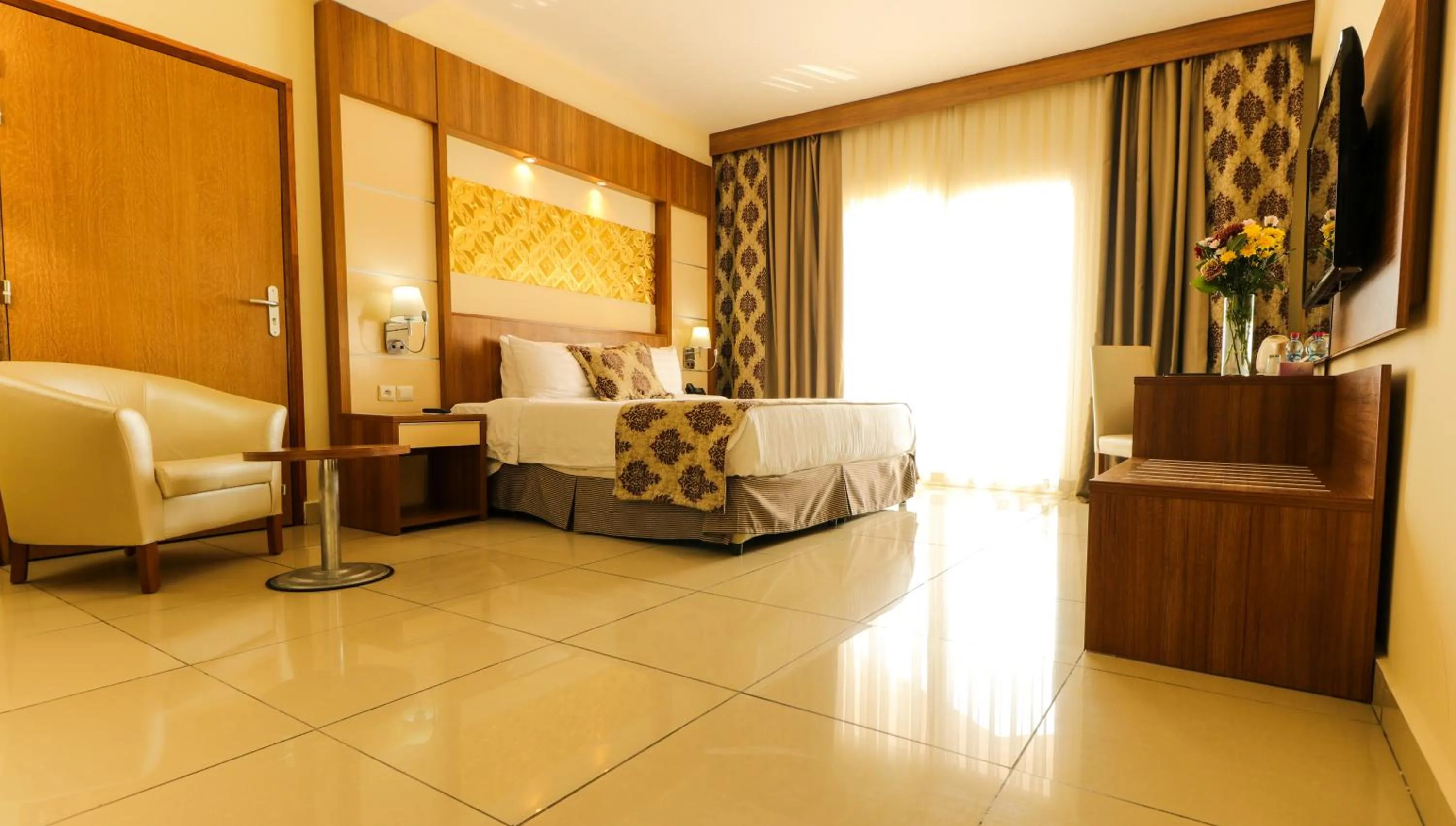 Photo of the whole room in Atlantic Hotel