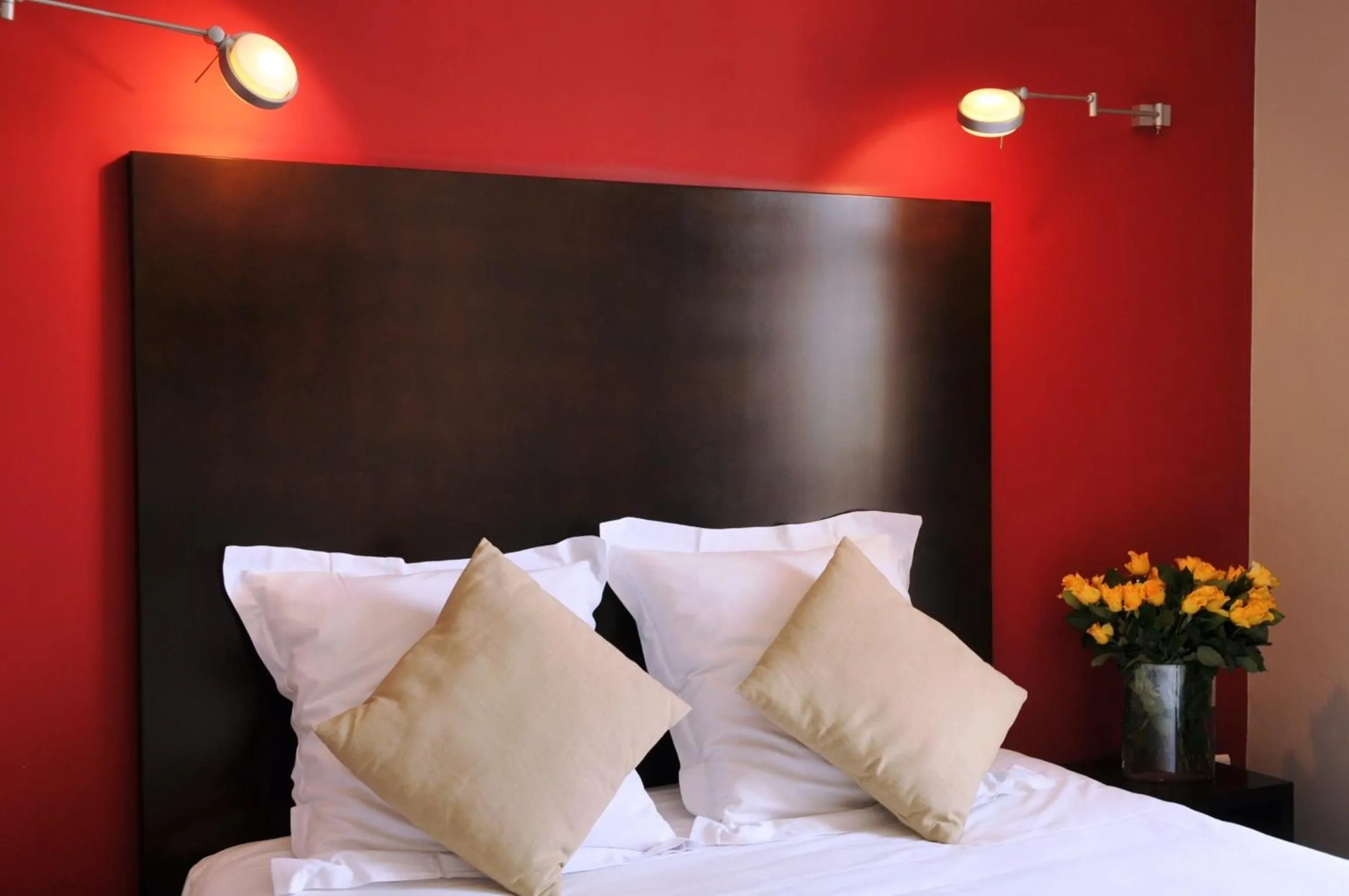 Standard Double Room Flash Eco - Street View  in Hôtel les jardins du canal - piscine chauffée - parking - garage - bornes électriques