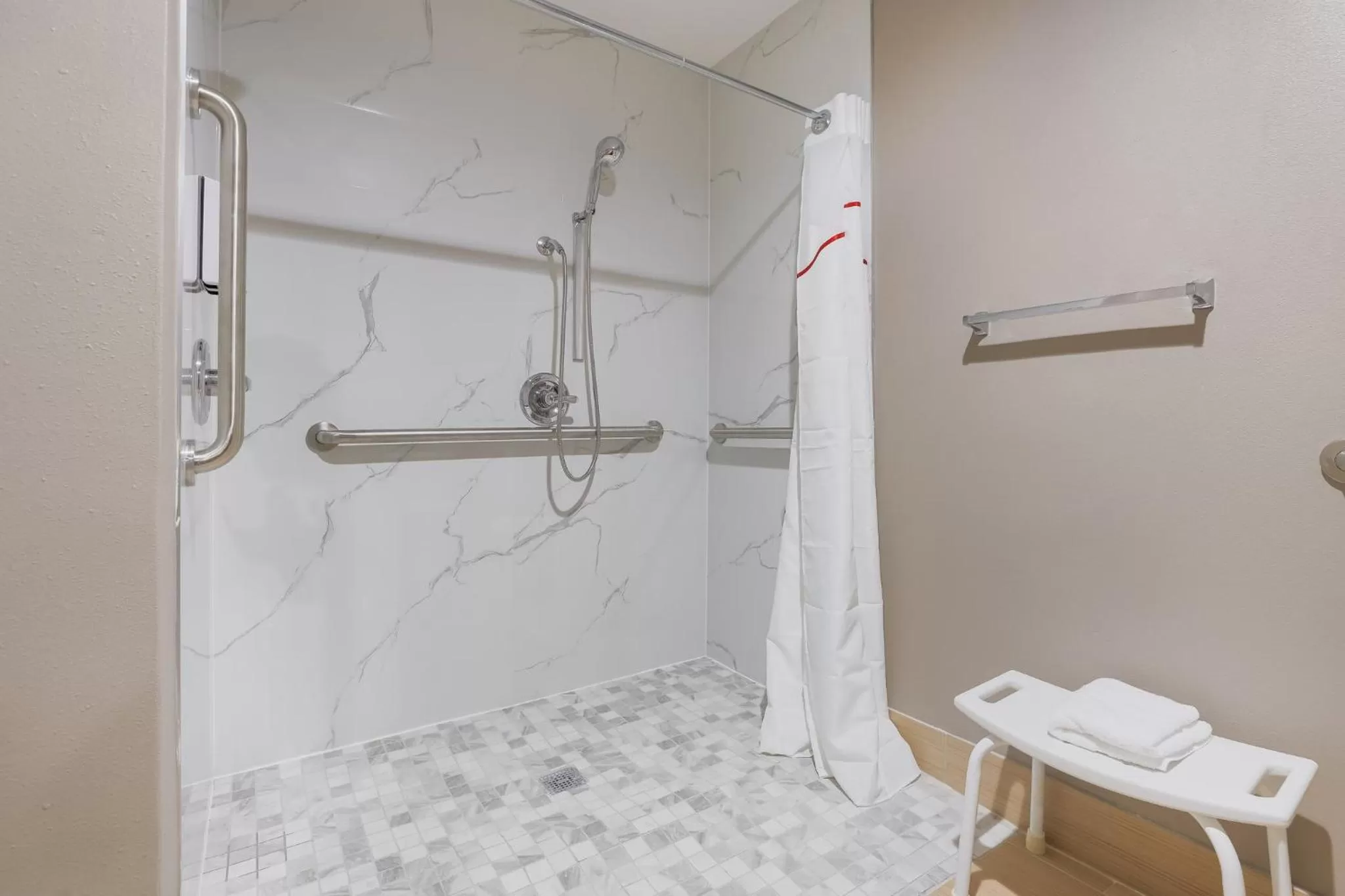 Bathroom in Red Roof Inn Sulphur