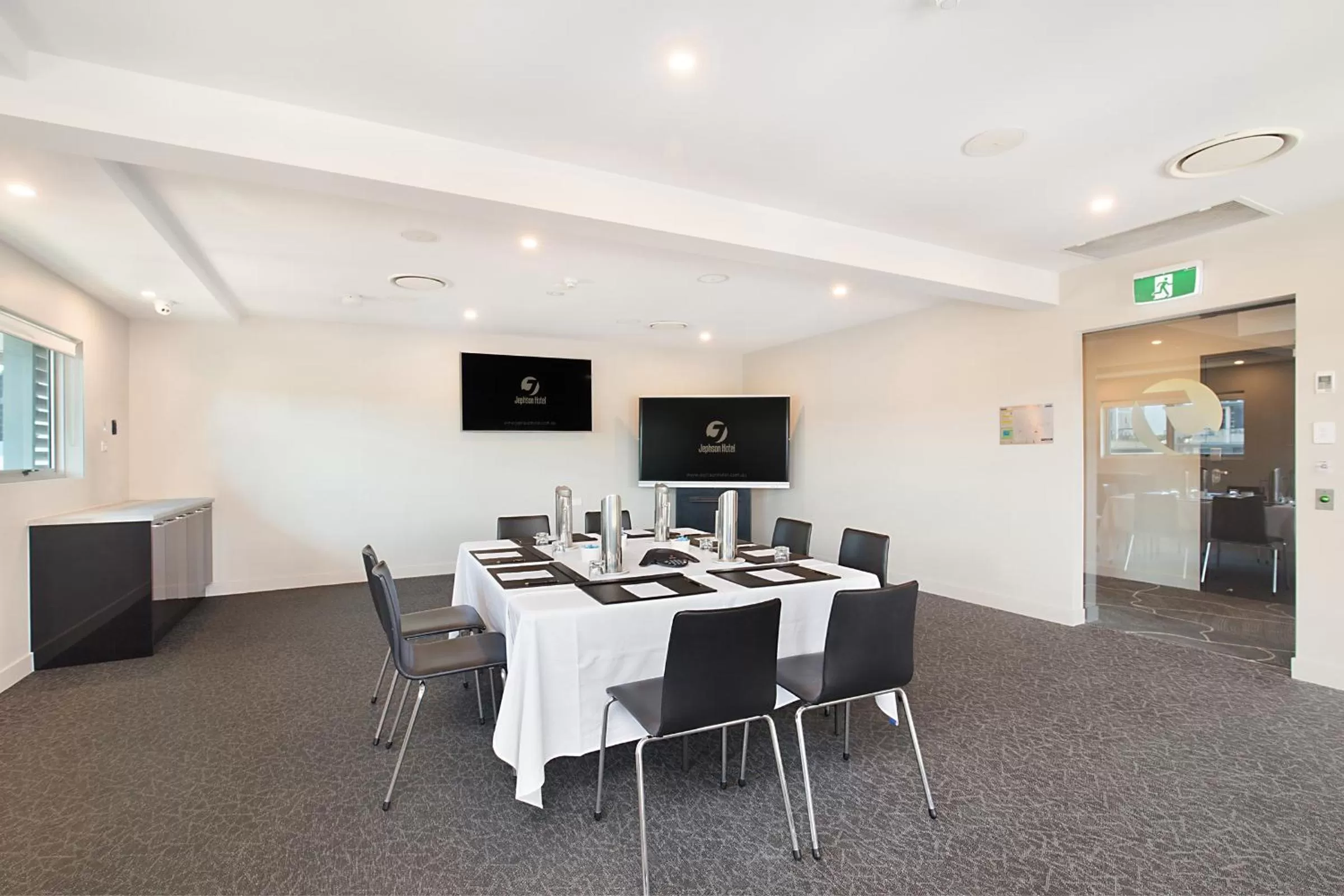 Meeting/conference room in Jephson Hotel & Apartments