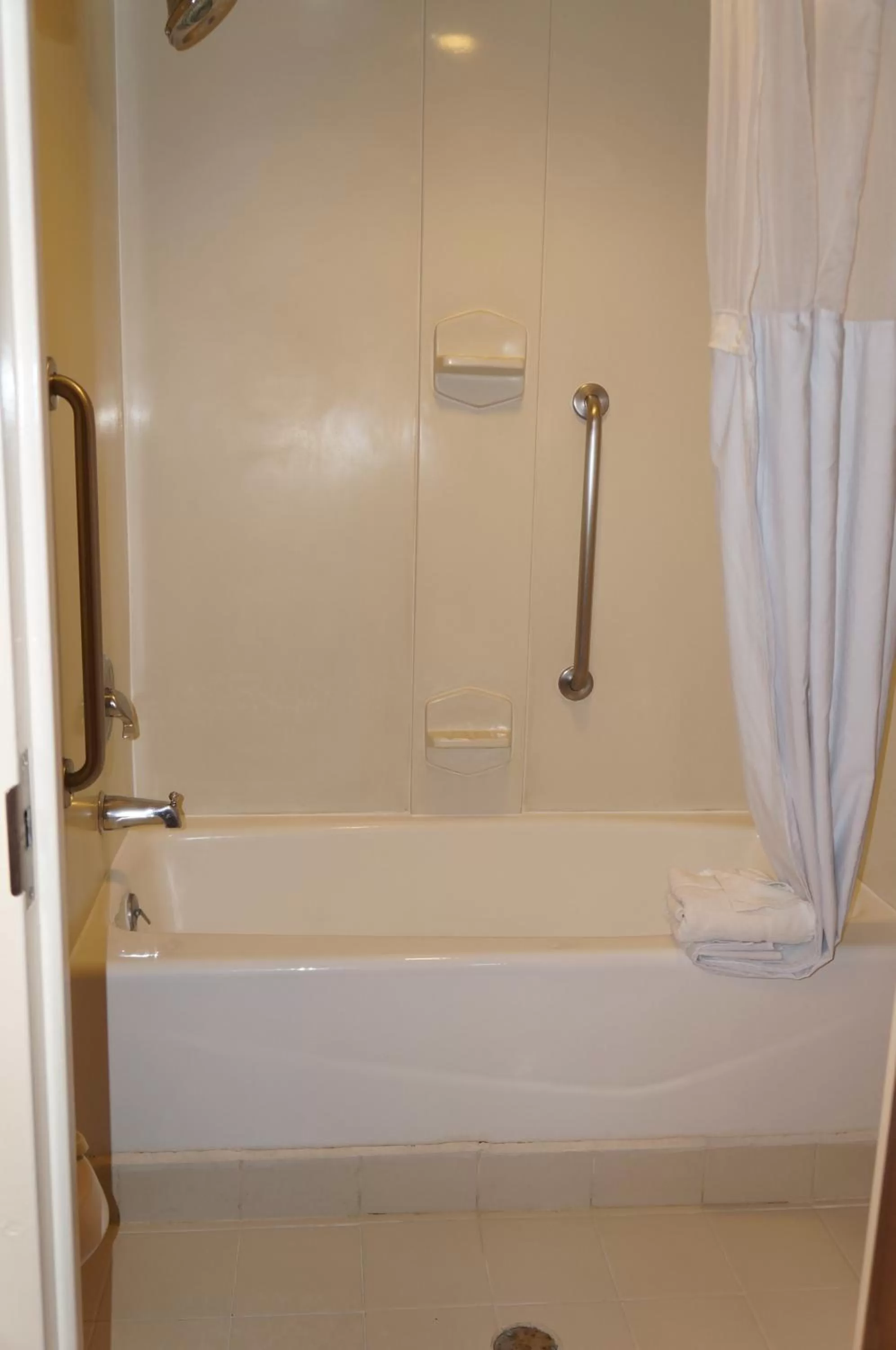 Bathroom in Holiday Inn Express - Monterrey - Tecnologico by IHG