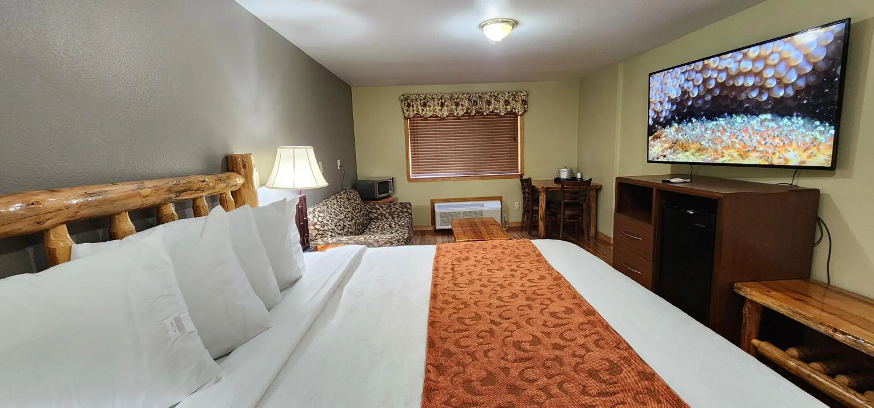 Bed in Nisqually Lodge