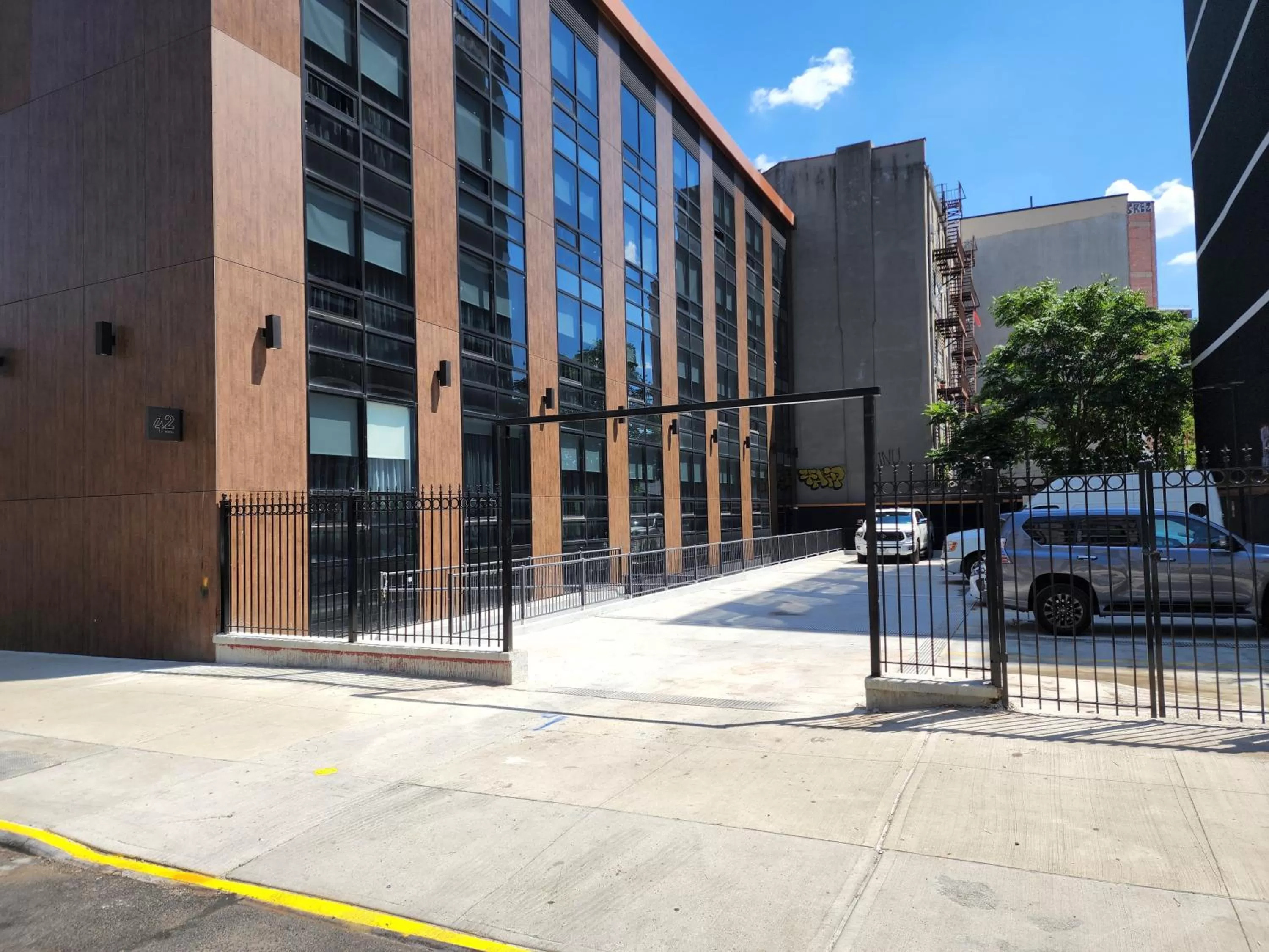 Parking in 42 Hotel Williamsburg