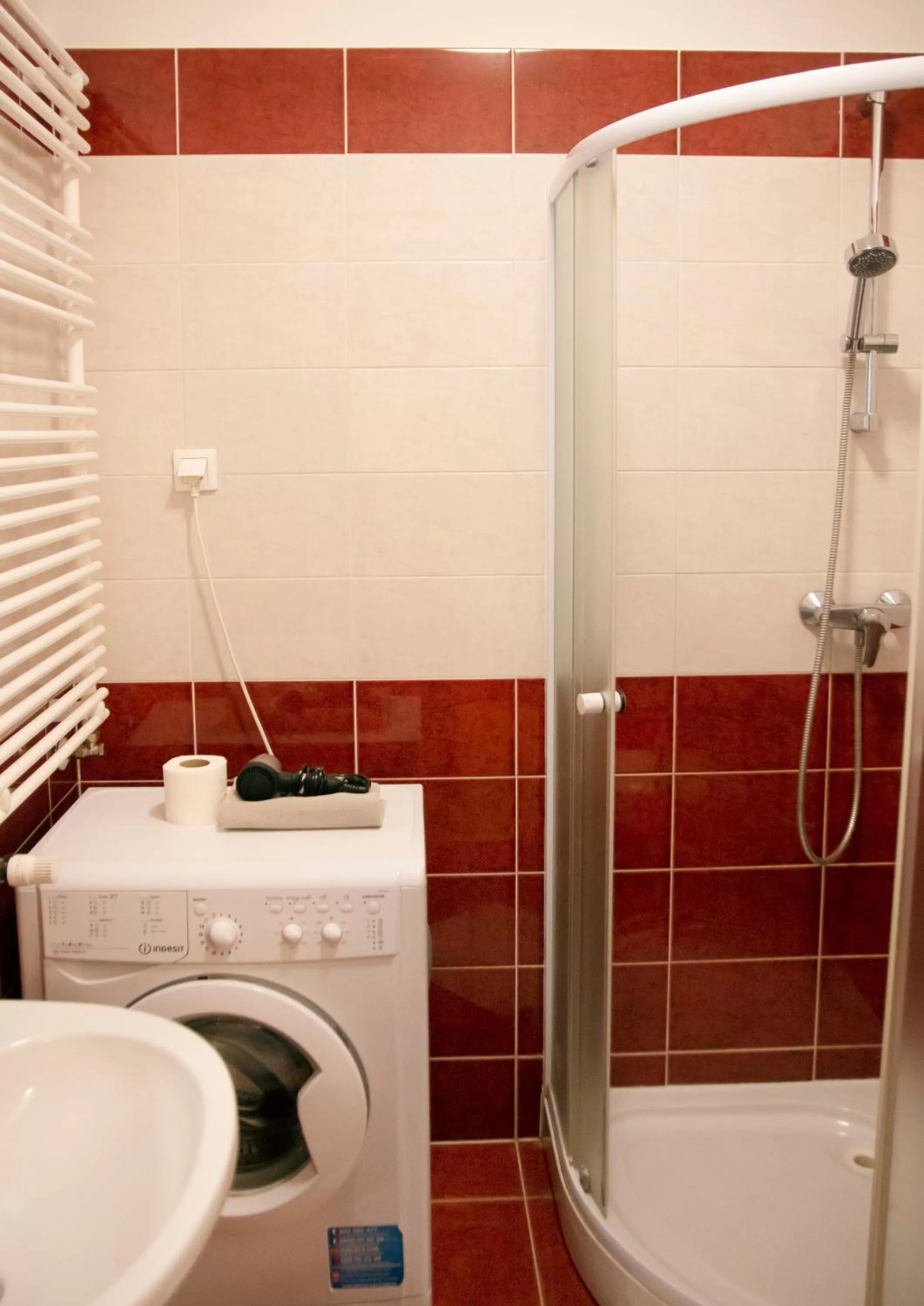 Shower in Keleti Aparthotel