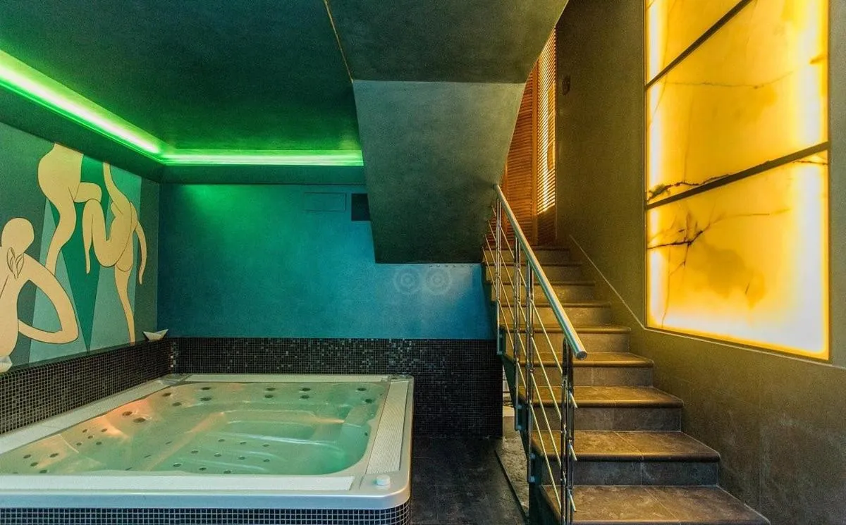 Hot Tub in Albergo Celide